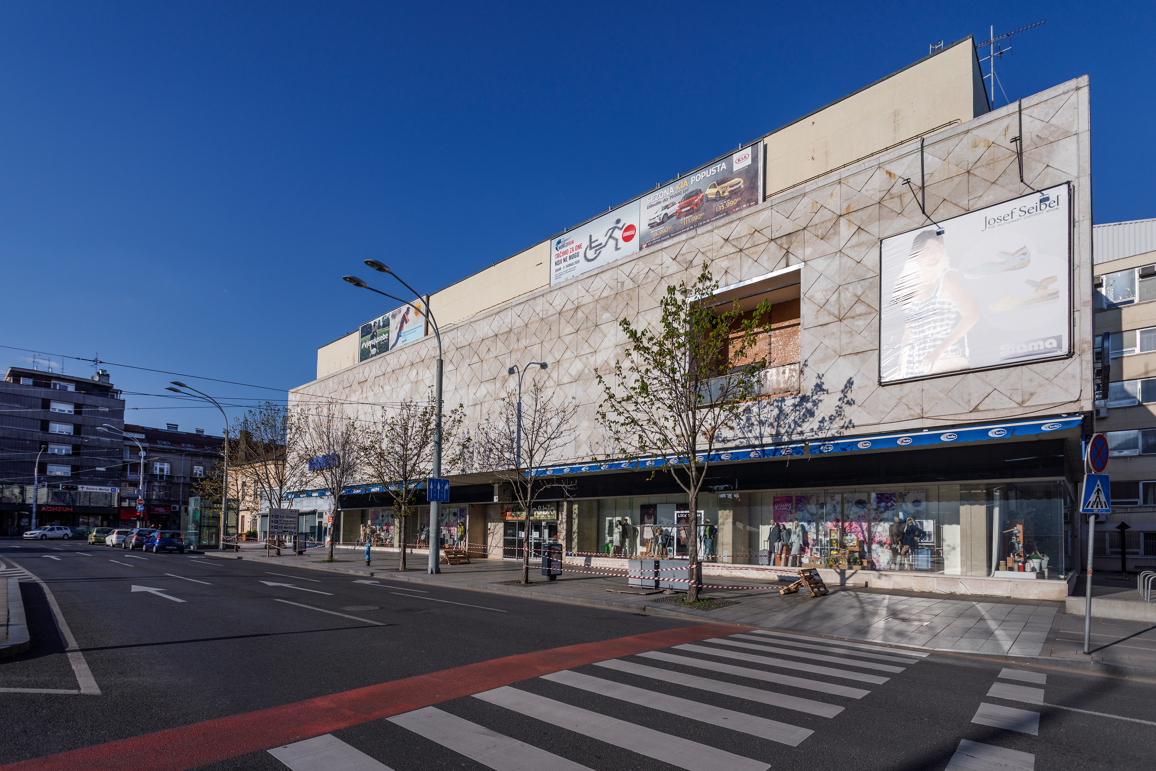 01.04.2020., Zagreb - U potresu je ostecena robna kuca Nama na Kvaternikovom trgu.rPhoto: Tomislav Miletic/PIXSELL