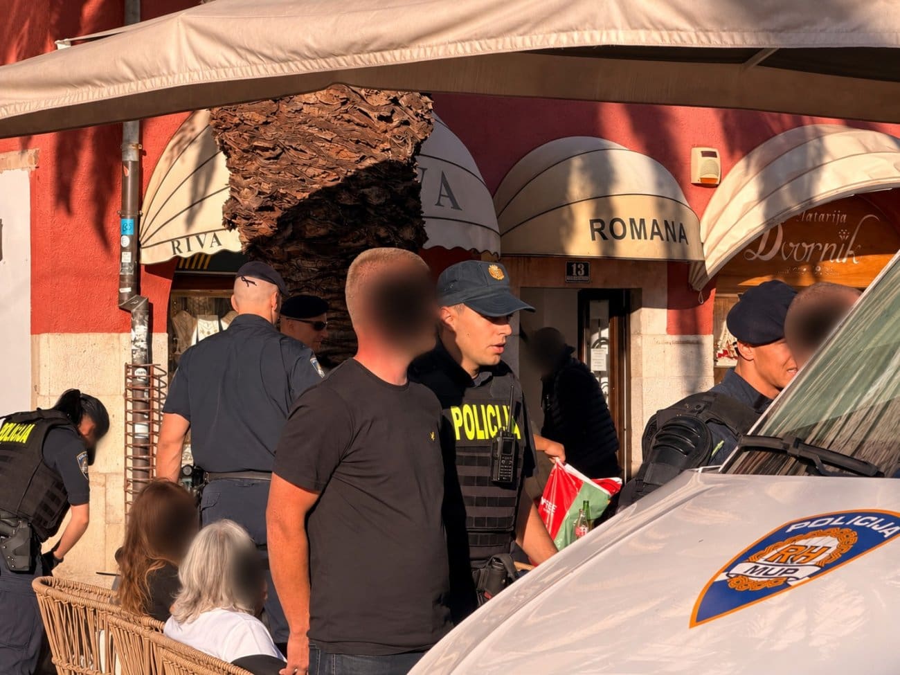 ajax-navijaci-riva-policija-7