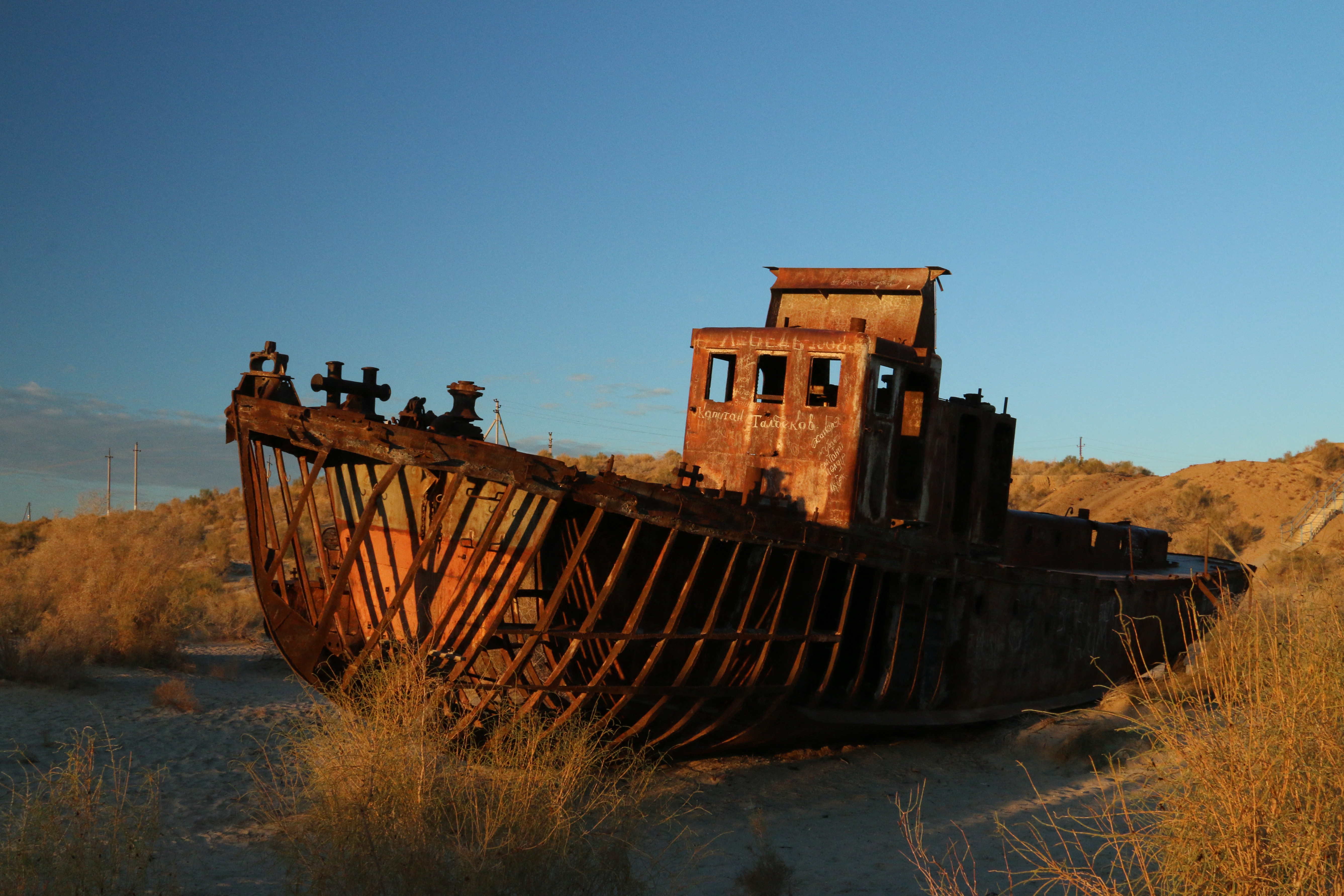 A photo taken on September 26, 2018 shows a decommissioned boat in an area known as the 'ship graveyard' in Muynak, near the Aral sea in north-western Uzbekistan. (Photo by Sebastien BERGER / AFP)