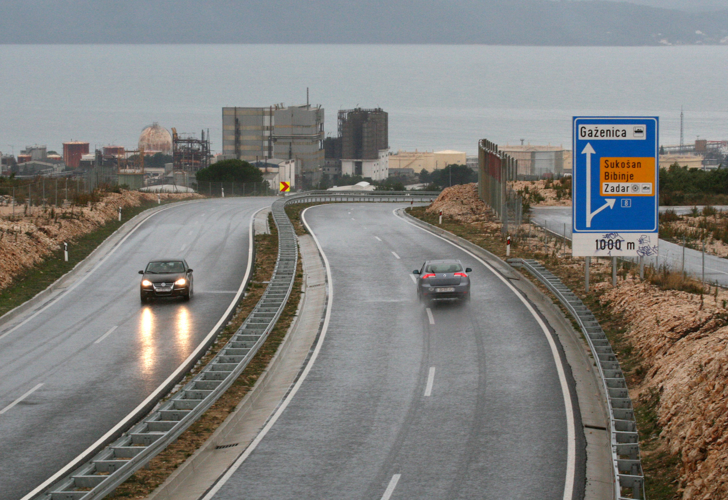 04.12.2008., Zadar - Mladici se utrkivali automobilima na autocesti Gazenica-Zadar te snimke objavili na youtube-u.rPhoto: Zeljko Mrsic/24sata