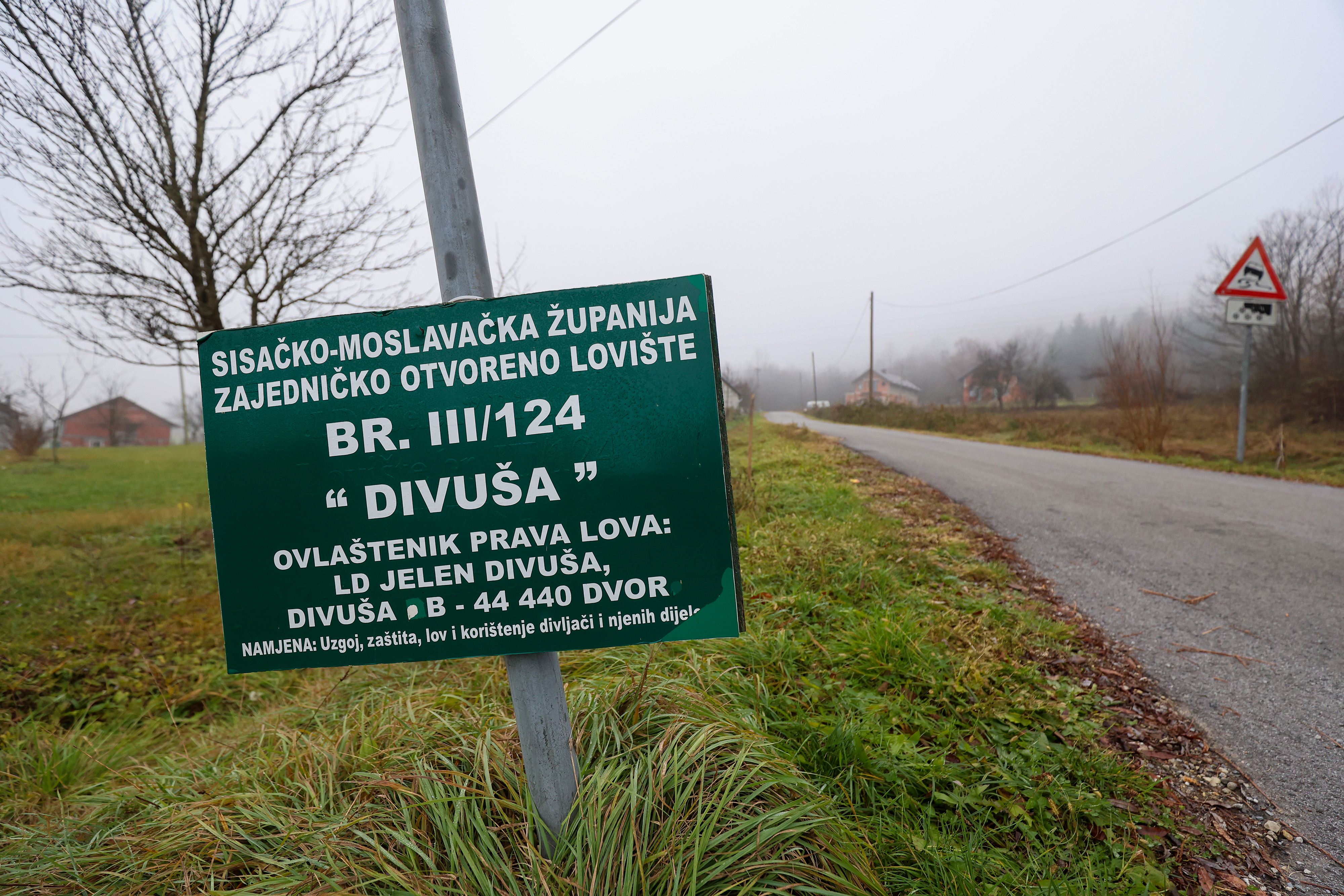 Reportaza iz sume i lovackog doma blizu Hrvatske Kostajnice gdje je uhicen Andrija Mikulic a brojni drugi politicari lovili. Photo: Sanjin Strukic/PIXSELL