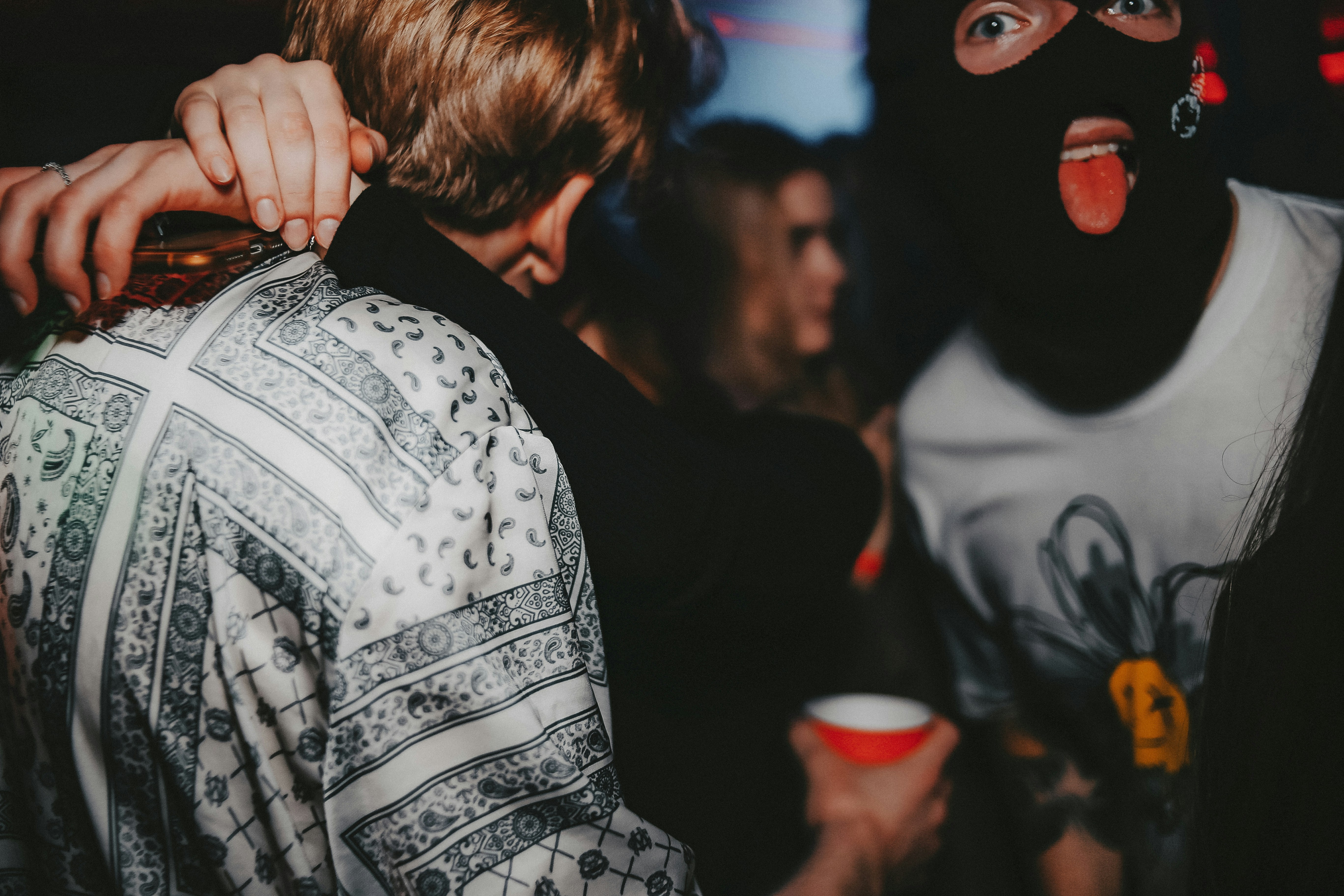 unsplash maskirani muškarac
