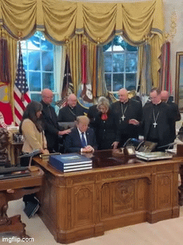 Gif/Margo Martin/White House/X