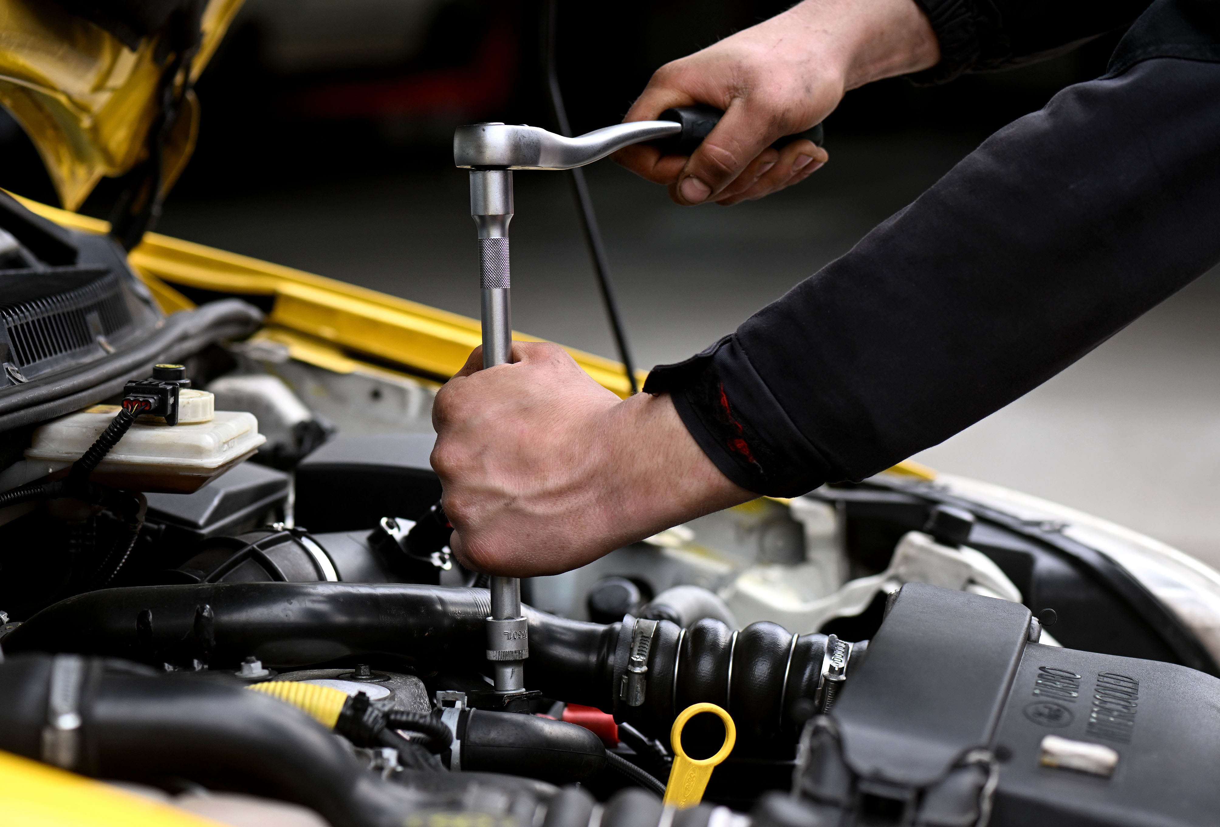 06.03.2023., Zagreb - AK Koncar, djelatnici auto kluba mogu na terenu obaviti popravak automobila, Damir Butina voditelj AK Koncar.  Photo: Marko Lukunic/PIXSELL