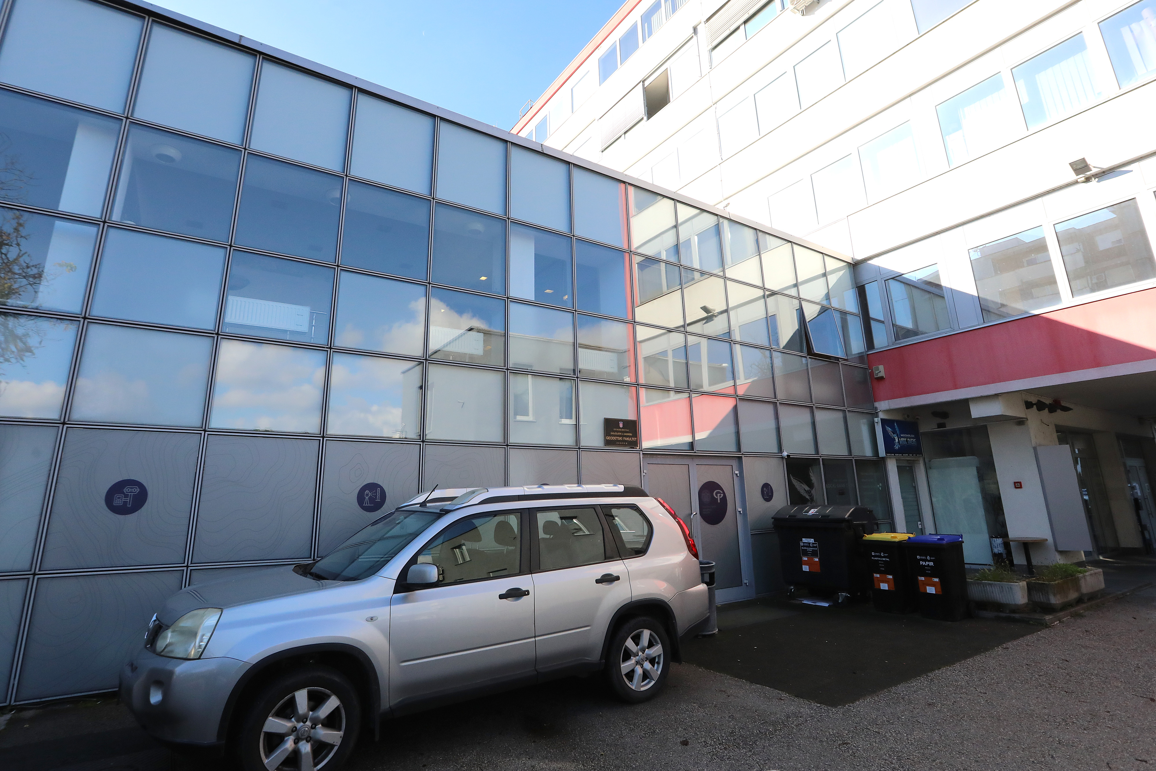 PXL_081123_105830325