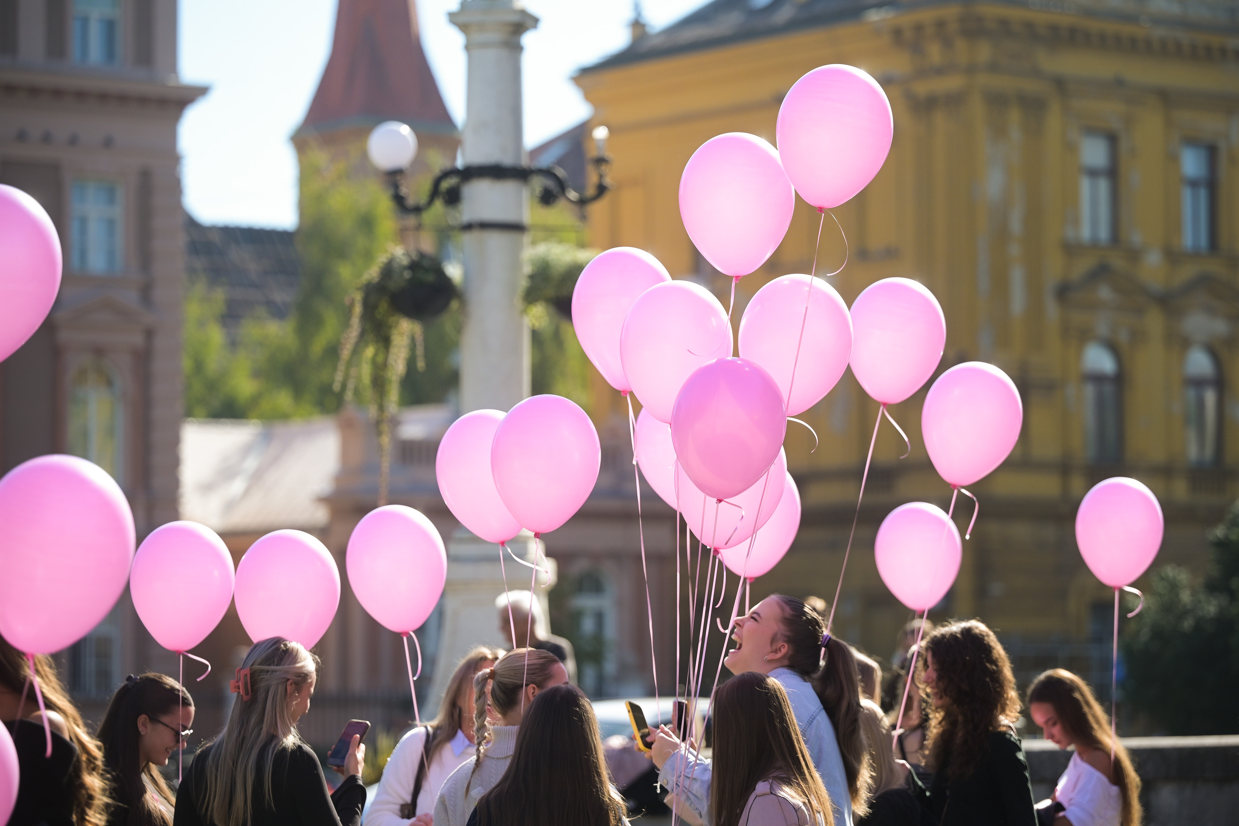 Udruga Europa Donna Hrvatska organizirala je 27. dan ruzicaste vrpce, posvecen podizanju svijesti o raku dojke. Photo: Lucija Ocko/PIXSELL