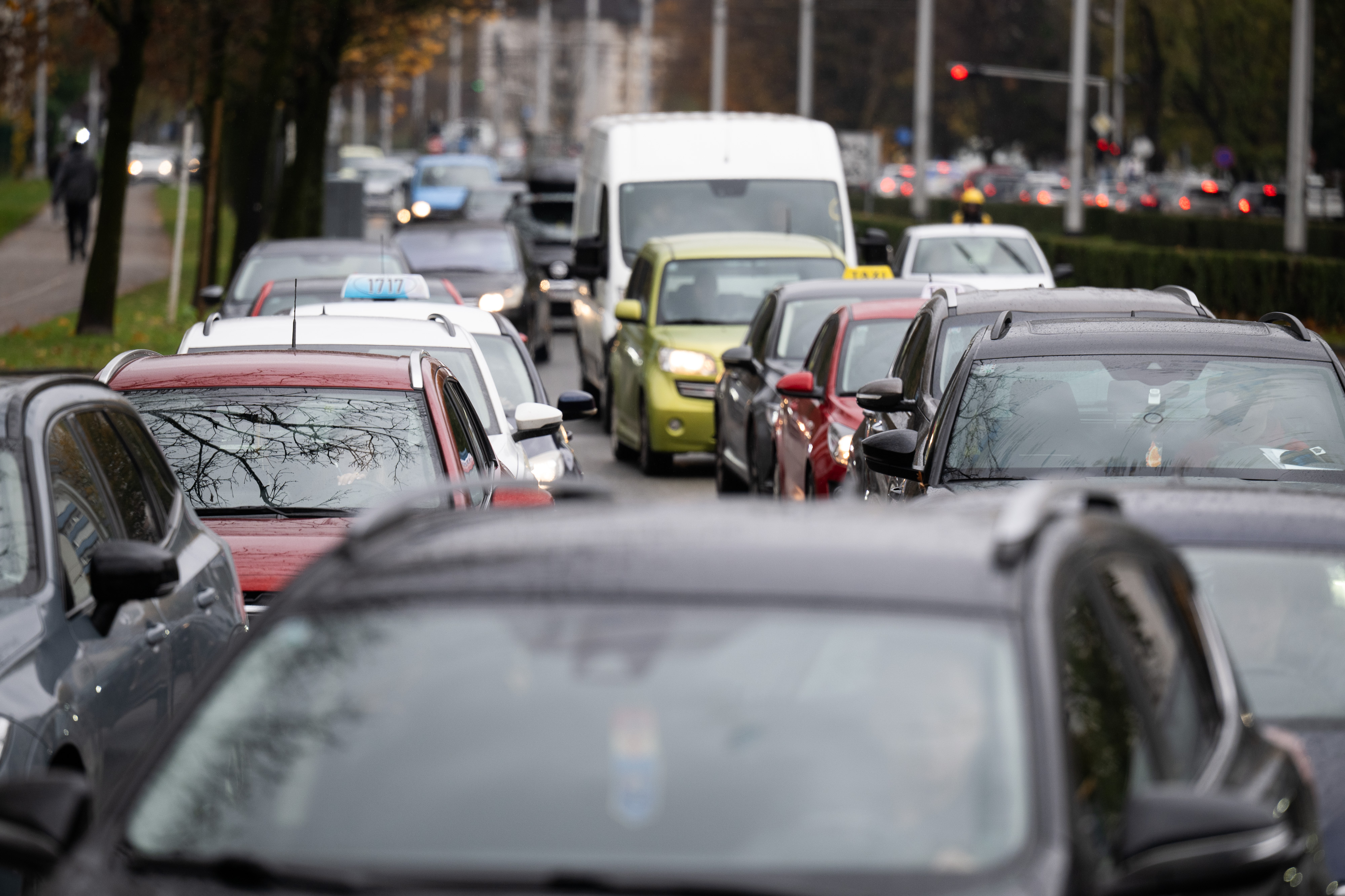21.11.2025., Zagreb - Prometna guzva stvara se na Horvacanskoj ulici te na krizanju Horvacanske i Selske zbog zatvaranja prometa na Slavonskoj aveniji kod Vjesnika. Photo: Davor Puklavec/PIXSELL