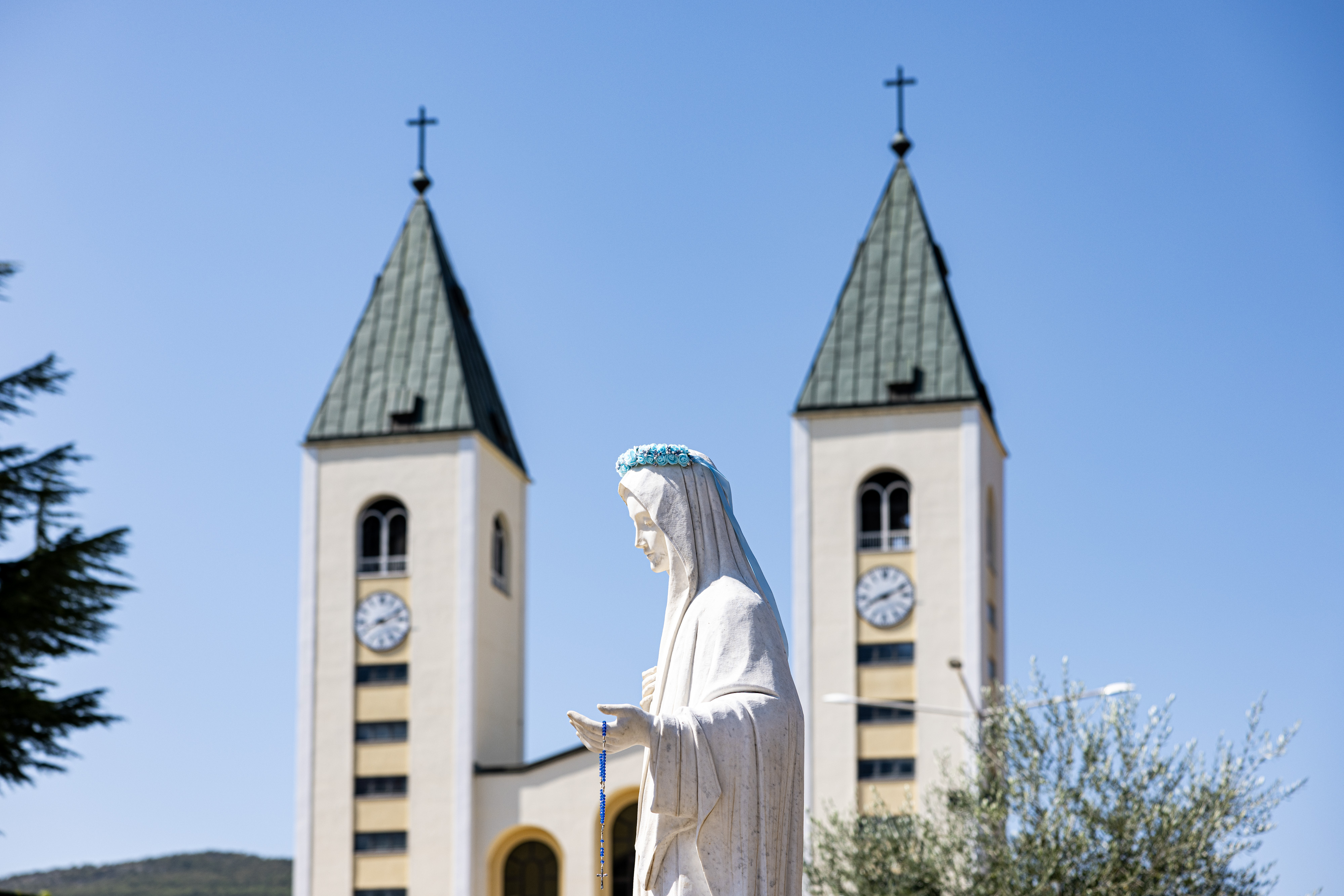 28.07.2026., Medjugorje, Bosna I Hercegovina - Oskvrnuti Gospin kip na brdu ukazanja. Sticenici zajednice Cenacolo rade na sanaciji. Photo: Denis Kapetanovic/PIXSELL
