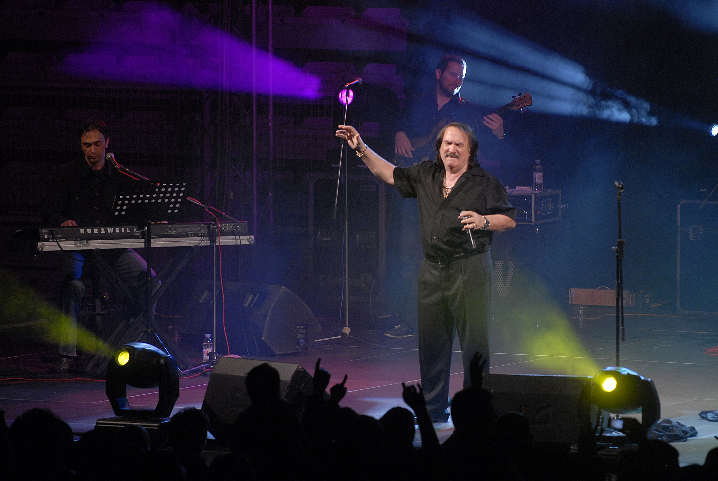 24.04.2009., Varazdin - U prepunoj dvorani odrzan je koncert povodom 50-godisnje pjevacke karijere legendarnog pjevaca Mise Kovaca. rPhoto: Marko Jurinec/Vecernji list