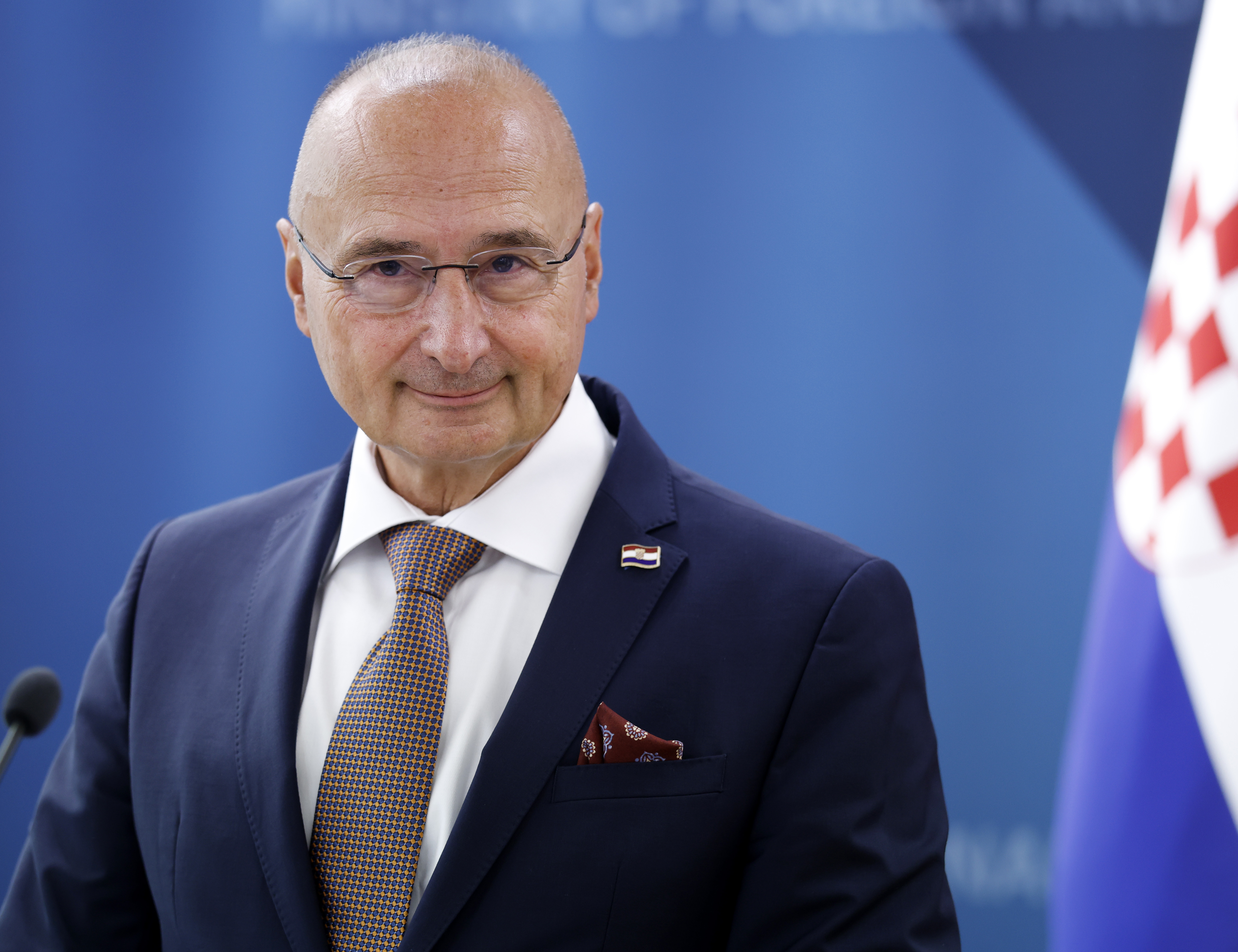 Ministar Gordan Grlic Radman boravi u radnom posjetu Republici Sloveniji tijekom kojeg se sastao s ministrom vanjskih i europskih poslova Republike Slovenije Tonom Kajzerom.