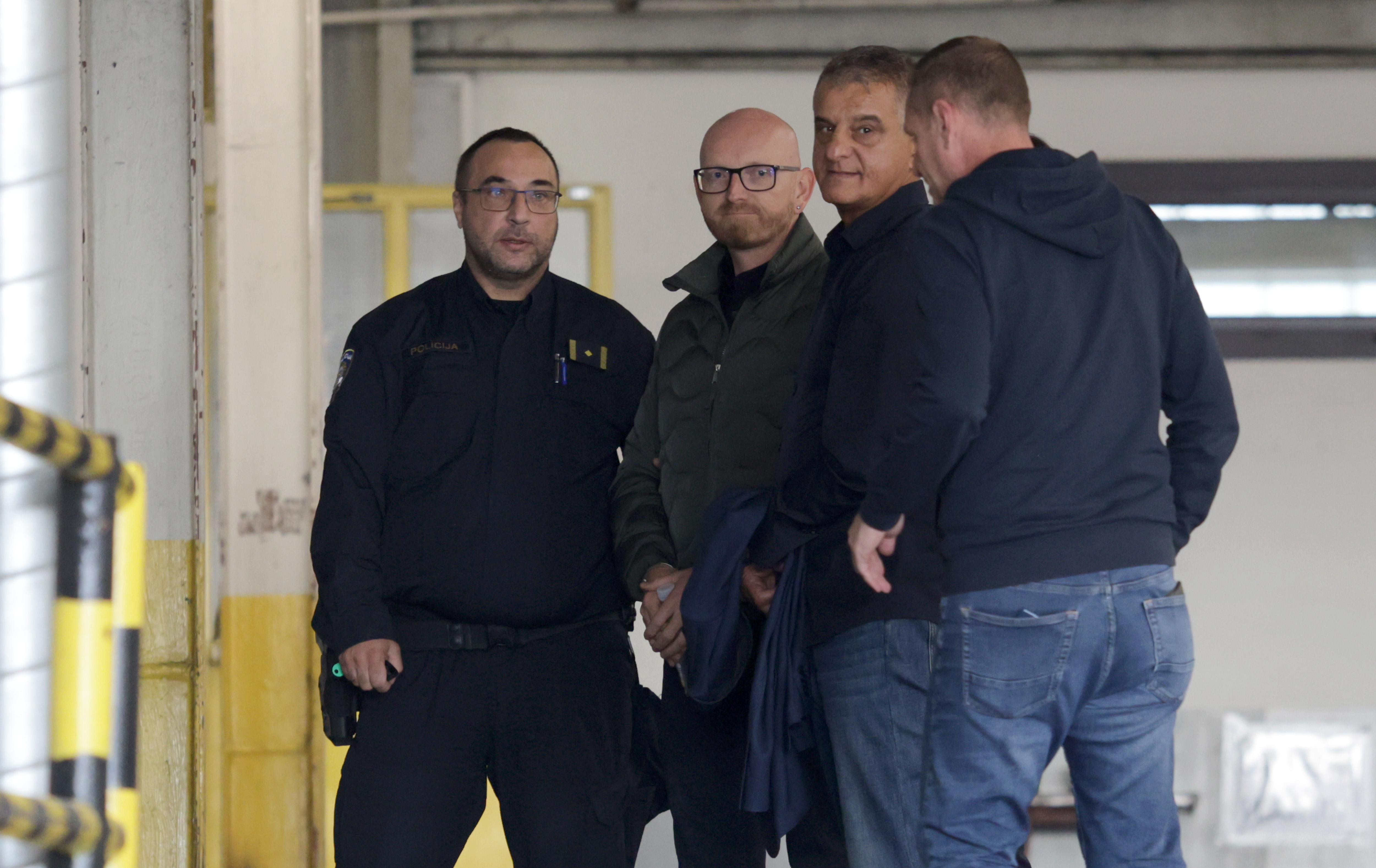 Privodjenje zlatara i poduzetnika Paska Dodica i clana uprave tvrtke CE-ZA-R Zeljka Teufela u prostorije USKOK-a u Branimirovoj zbog istrage o nezakonitom odlaganju i zakapanju otpada u Gospicu, Benkovcu i Senju. Photo: Marko Seper/PIXSELL