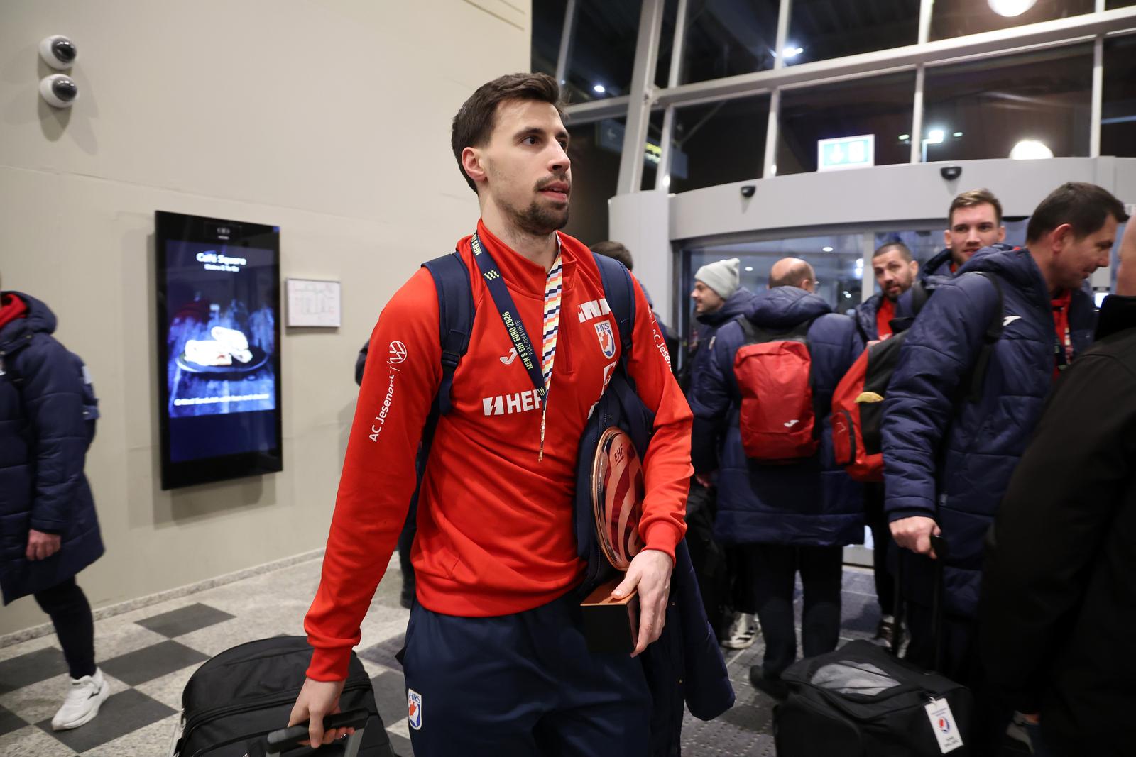 01.02.2026., Billund, Danska - Rukometasi Hrvatske druzili se s navijacima u zracnoj luci prije odlaska u Hrvatsku. Ivan Martinovic Photo: Sanjin Strukic/PIXSELL