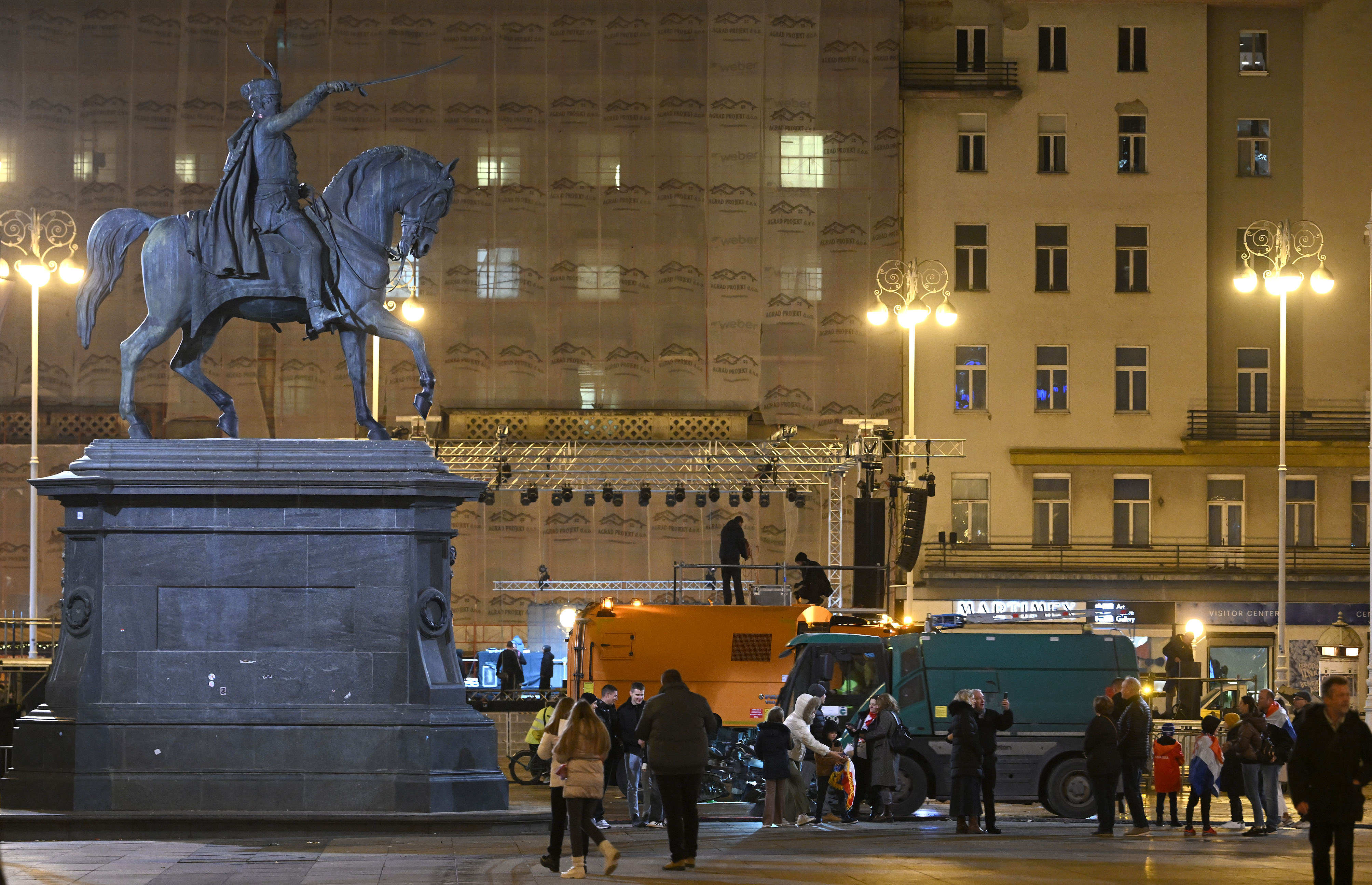 02.02.2026., Zagreb - Ciscenje trga nakon doceka rukometasa. Photo: Marko Lukunic/PIXSELL