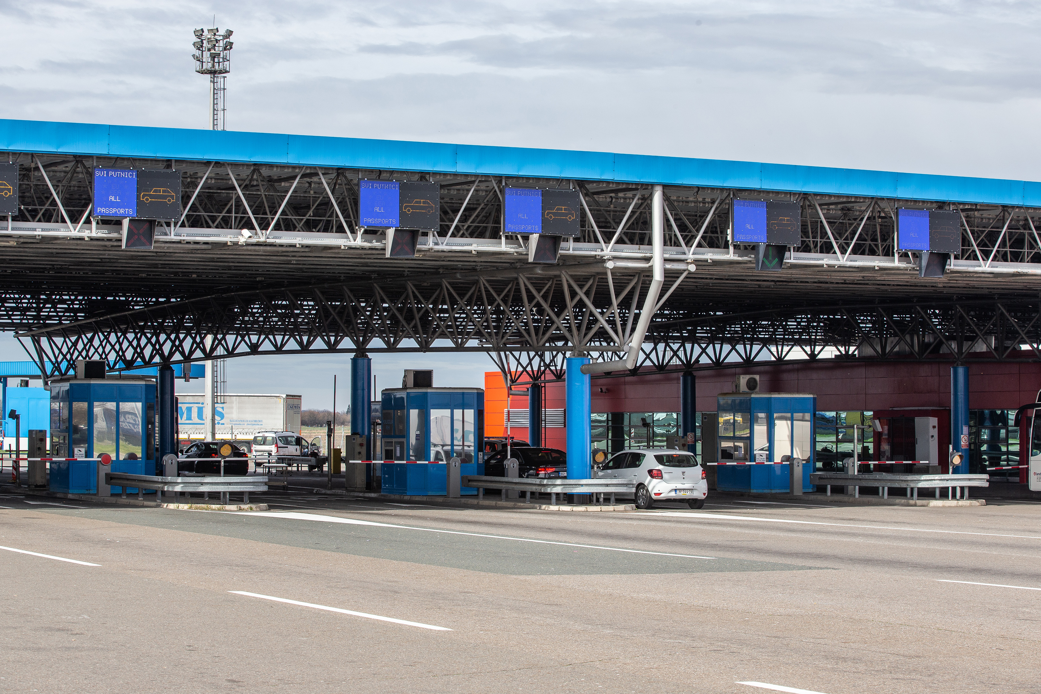 Granicni prijelaz izmedju Hrvatske i Srbije. Photo: Davor Javorovic/PIXSELL