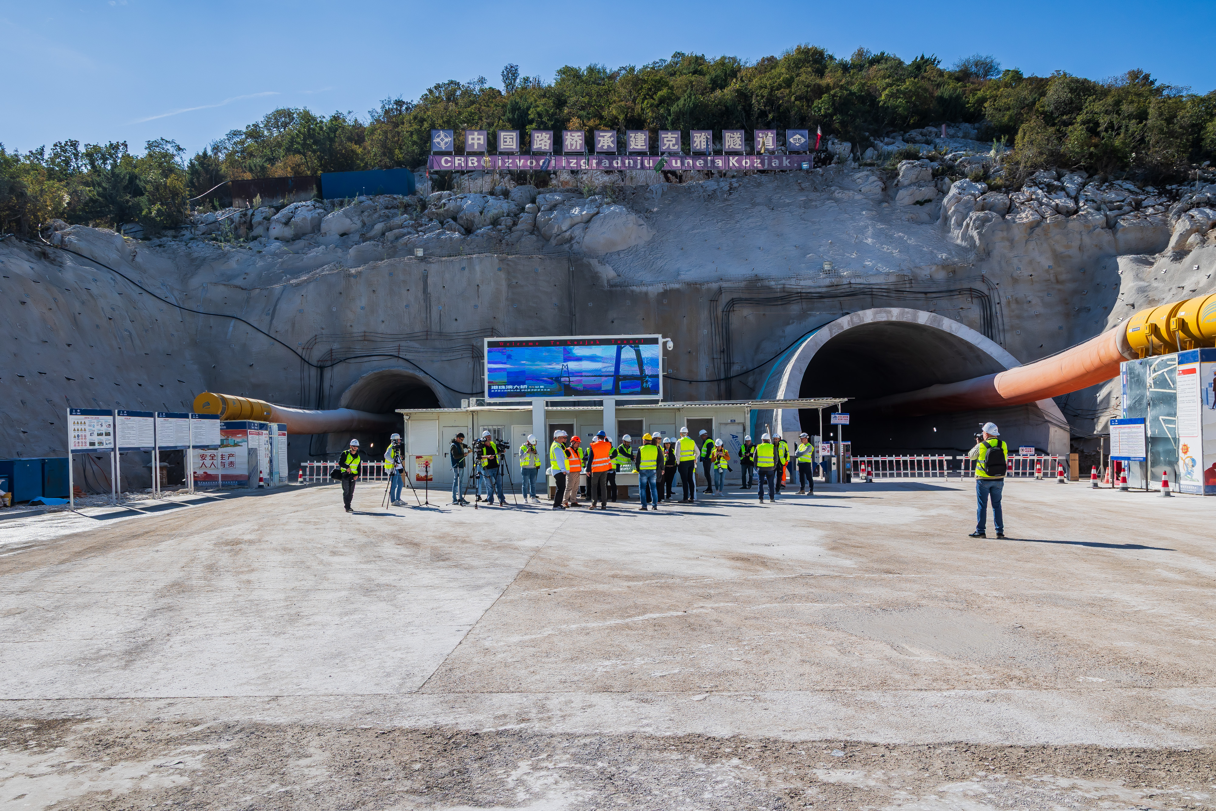 Zupan Blazenko Boban i Ivica Budimir obisli su Sjeverni dio Portala tunela Kozjak koji je probijen 1500 metara te jos preostaje 1 kilometar. Photo: Zvonimir Barisin/PIXSELL