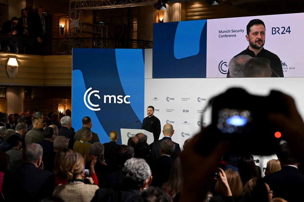 Ukrainian President Volodymyr Zelensky is honored with standing ovations as he arrives on the stage to give a speech during the 61st Munich Security Conference (MSC) in Munich, southern Germany on February 15, 2025. (Photo by THOMAS KIENZLE / AFP)