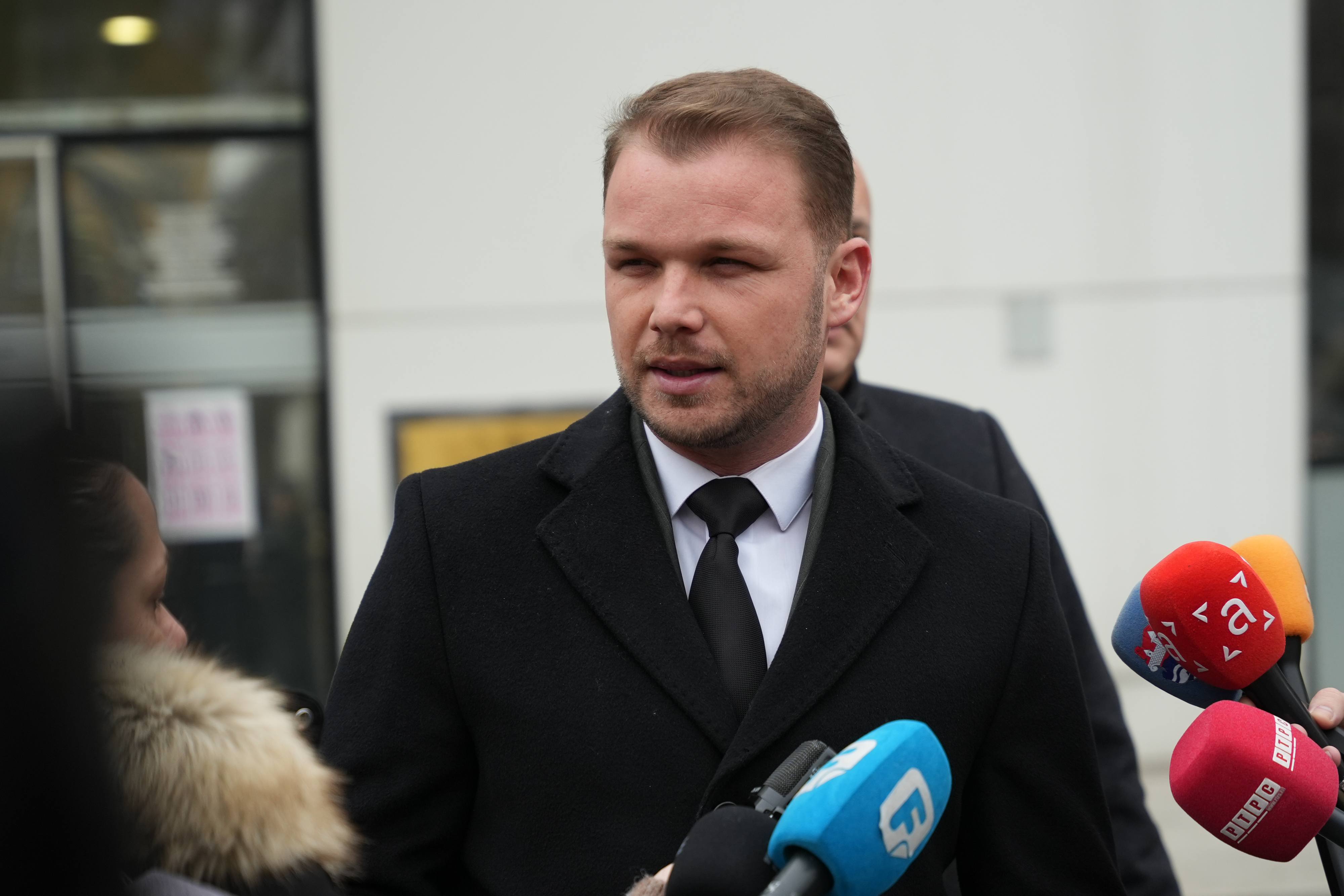 Gradonacelnik Banje Luke Drasko Stanivukovic prisustvovao je rocistu pred Osnovnim sudom u Banja Luci u predmetu koji se odnosi na vlasnistvo nad spornom imovinom u centru grada, na koju potrazivanje polaze RK Borac