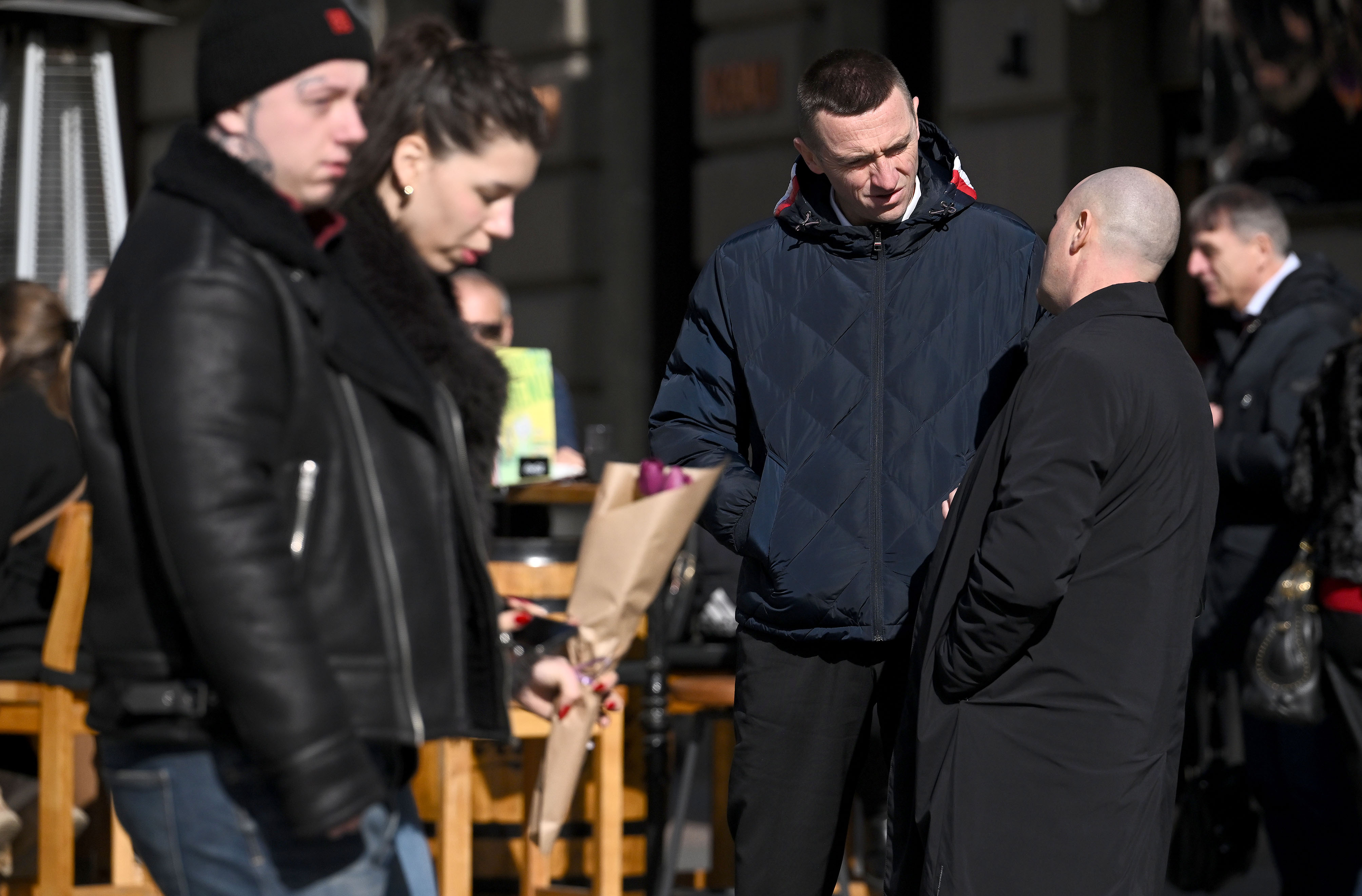 18.02.2026., Zagreb - Dok brojne novinarske ekipe cekaju Josipa Dabru u Saboru, on je iskoristio lijep suncan dan da s predjednikom svoje stranke Ivanom Penavom prosece centrom grada.  Photo: Marko Lukunic/PIXSELL