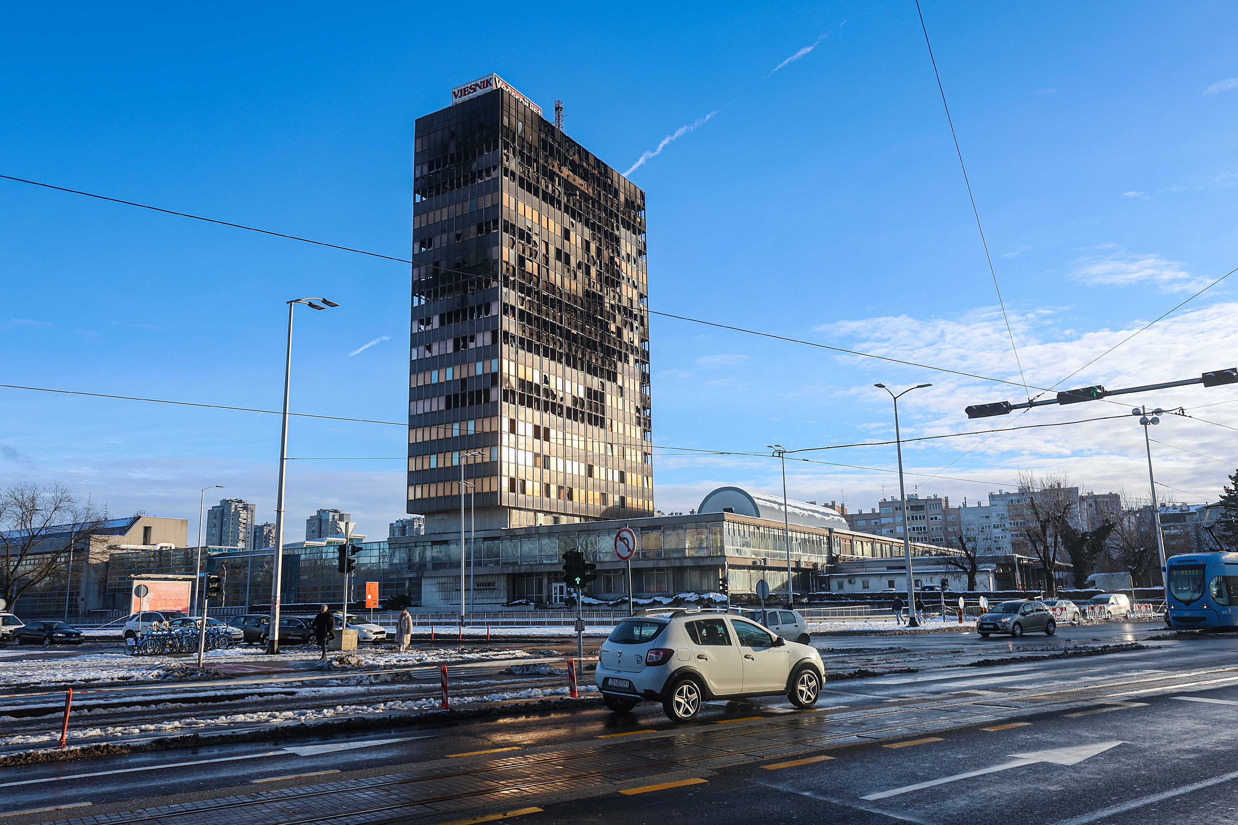 10.01.2026., Zagreb - Vjesnikov neboder prekriven snijegom. Photo: Goran Stanzl/PIXSELL