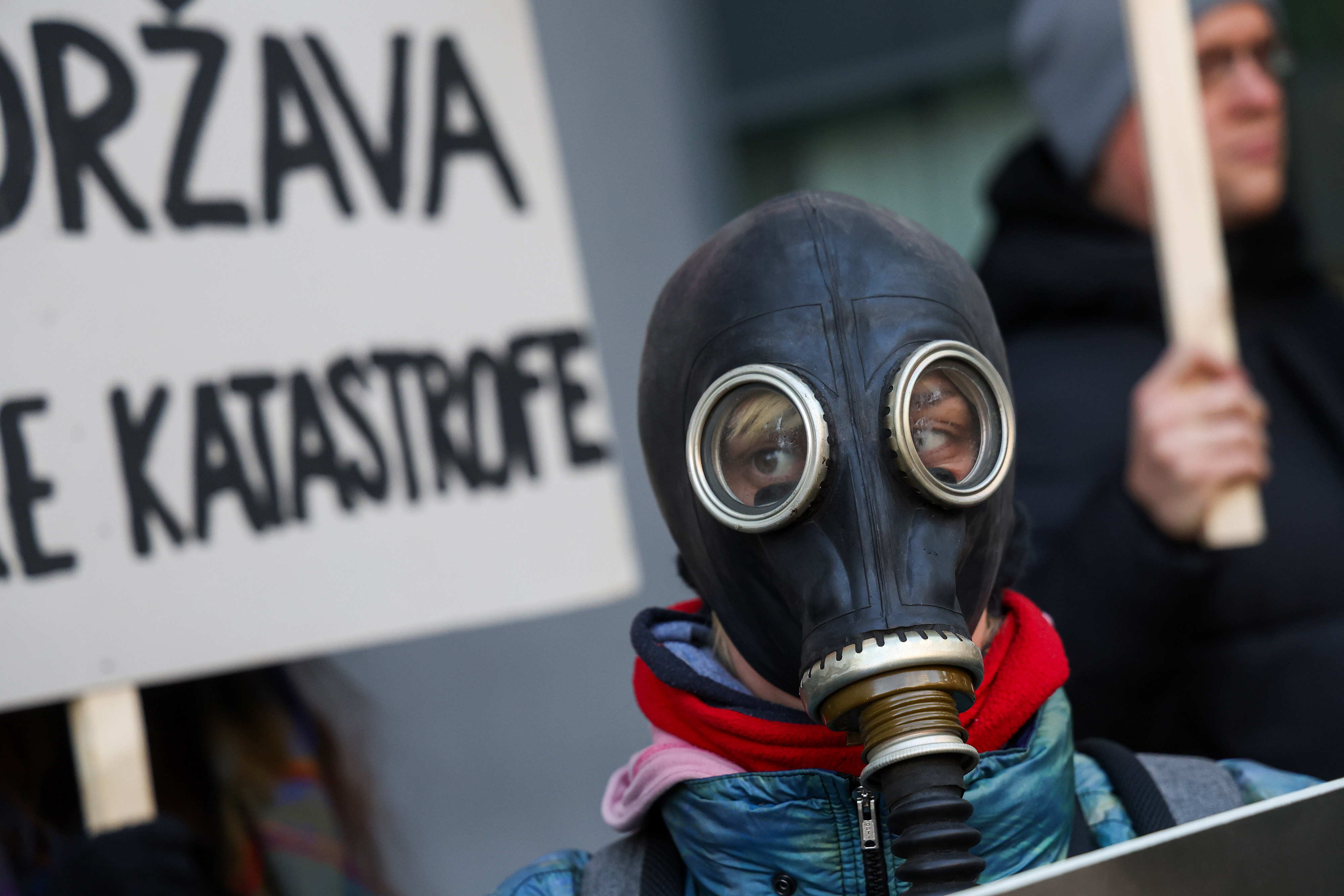 16.01.2026. Zagreb -  Prosvjed protiv mega klaonice peradi u Sisku ispred Ministarstva zastite okolisa i zelene tranzicije. Photo: Matija Habljak/PIXSELL