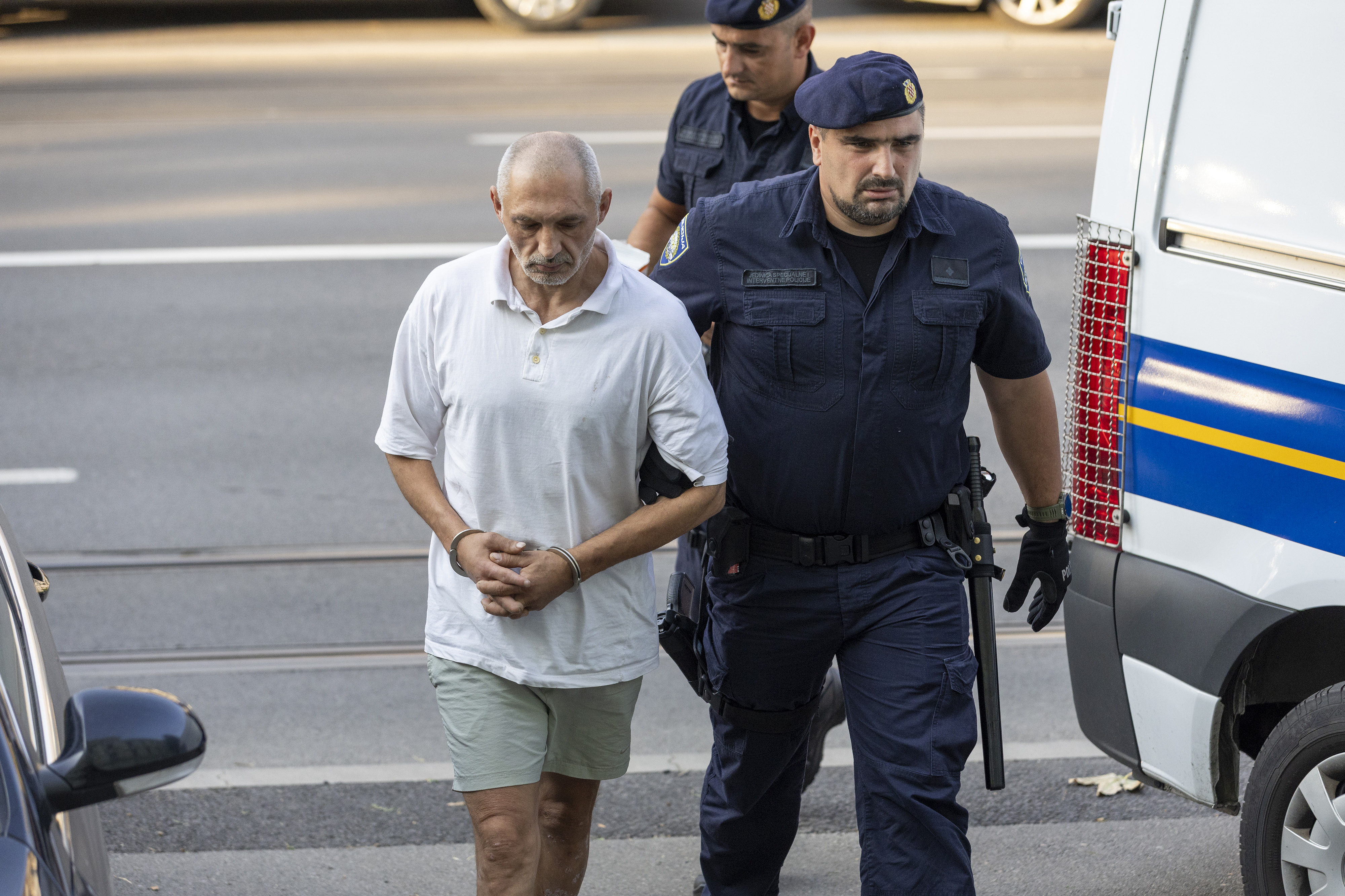 04.09.2025., Osijek - Zupanijski sud, Privodjenje osumnjicenog za tesko ubojstvo supruge koje se dogodilo u mjestu Tenja kod Osijeka. Photo: Davor Javorovic/PIXSELL