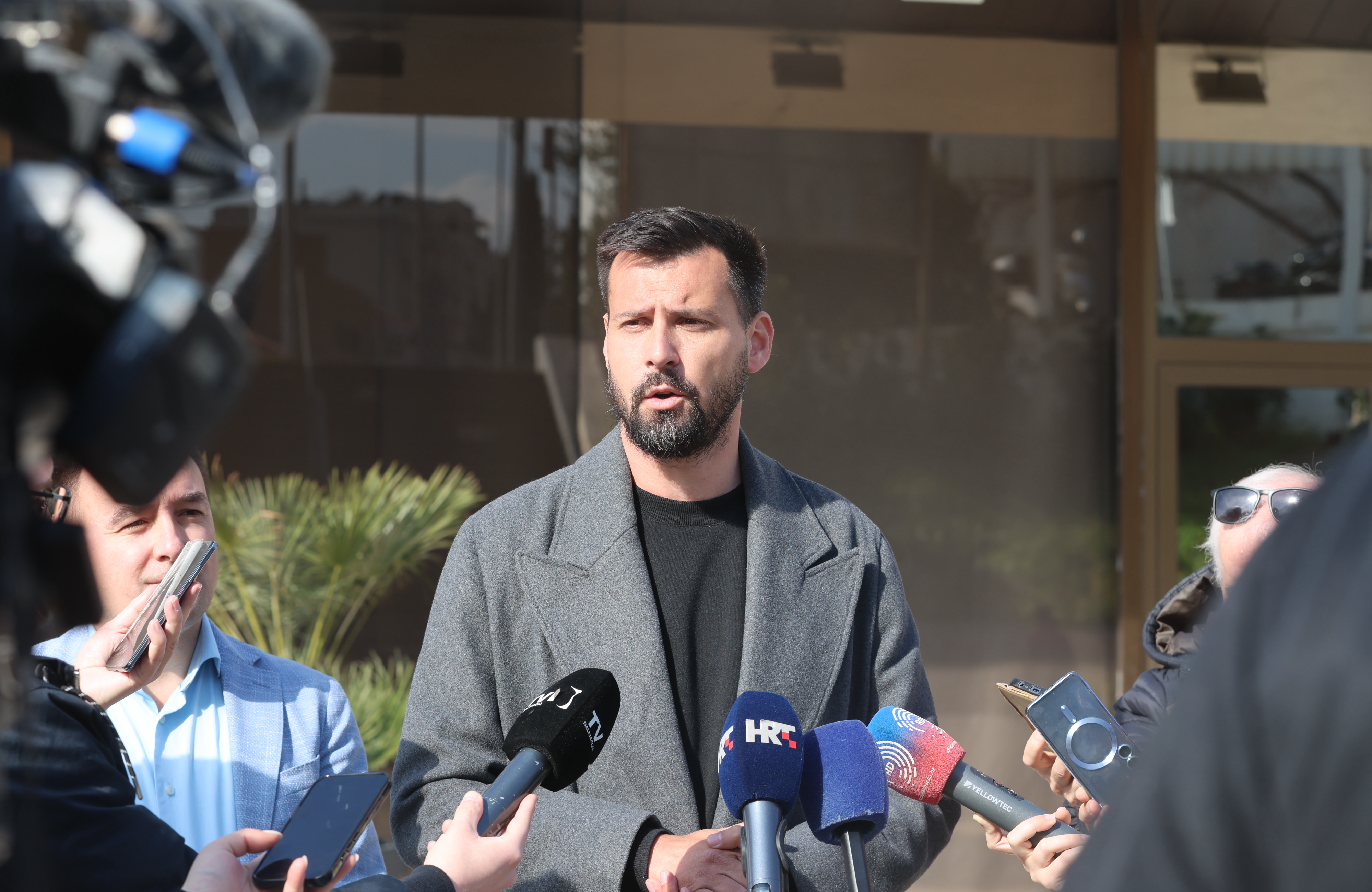 03.03.2026.,Split-Konferencija za medije stranke Centar o stranackom kadroviranju i trgovini utjecanjem, na kojoj su govorili gradski vijecnici Bojan Ivosevic i Igor Skoko. Photo: Ivo Cagalj/PIXSELL