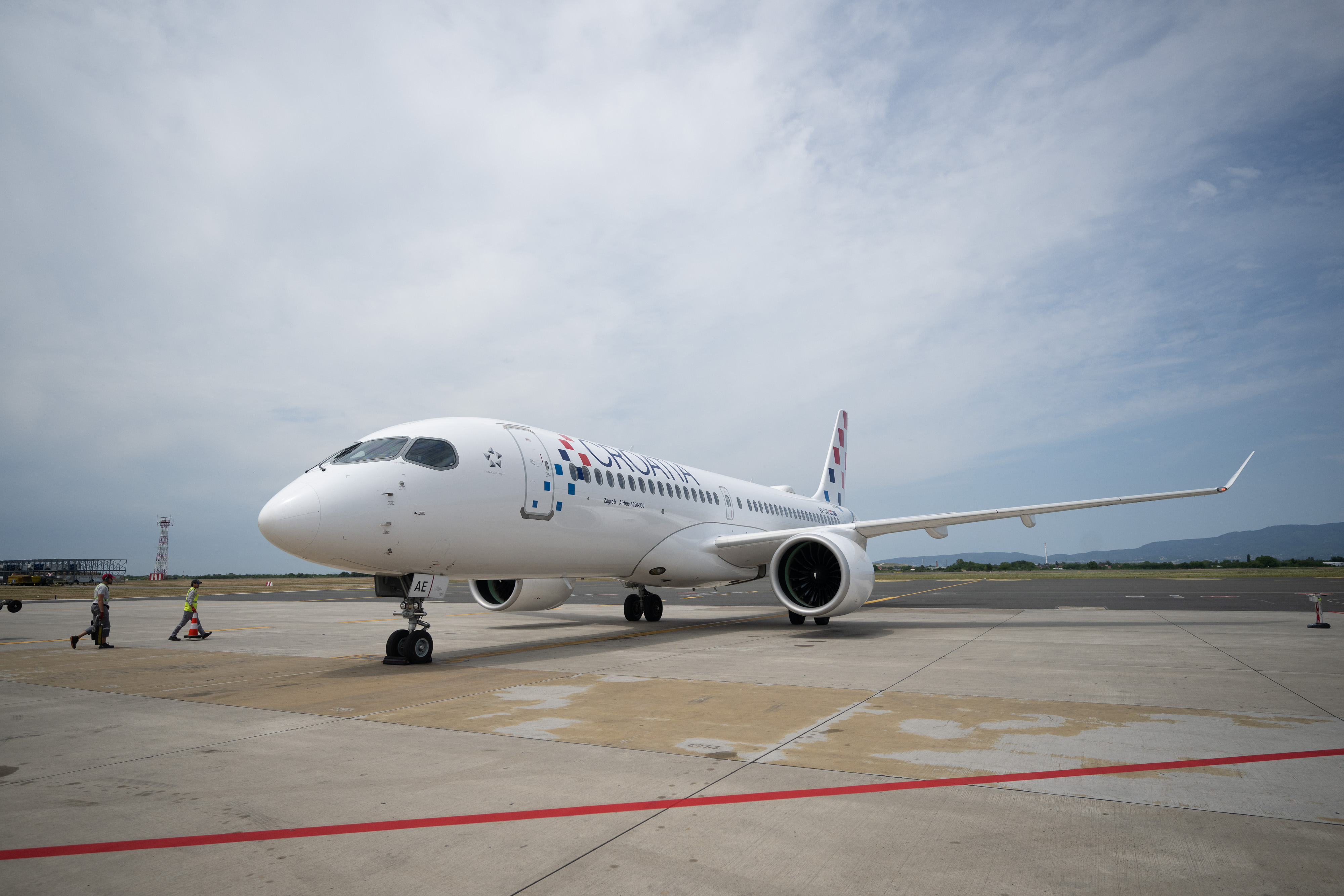 Croatia Airlines (CA) i Medjunarodna zracna luka Zagreb (MZLZ) obiljezili su uvodjenje pet novih ovosezonskih linija CA Zagreba sa Hamburgom, Madridom, Milanom, Pragom i Bukurestom