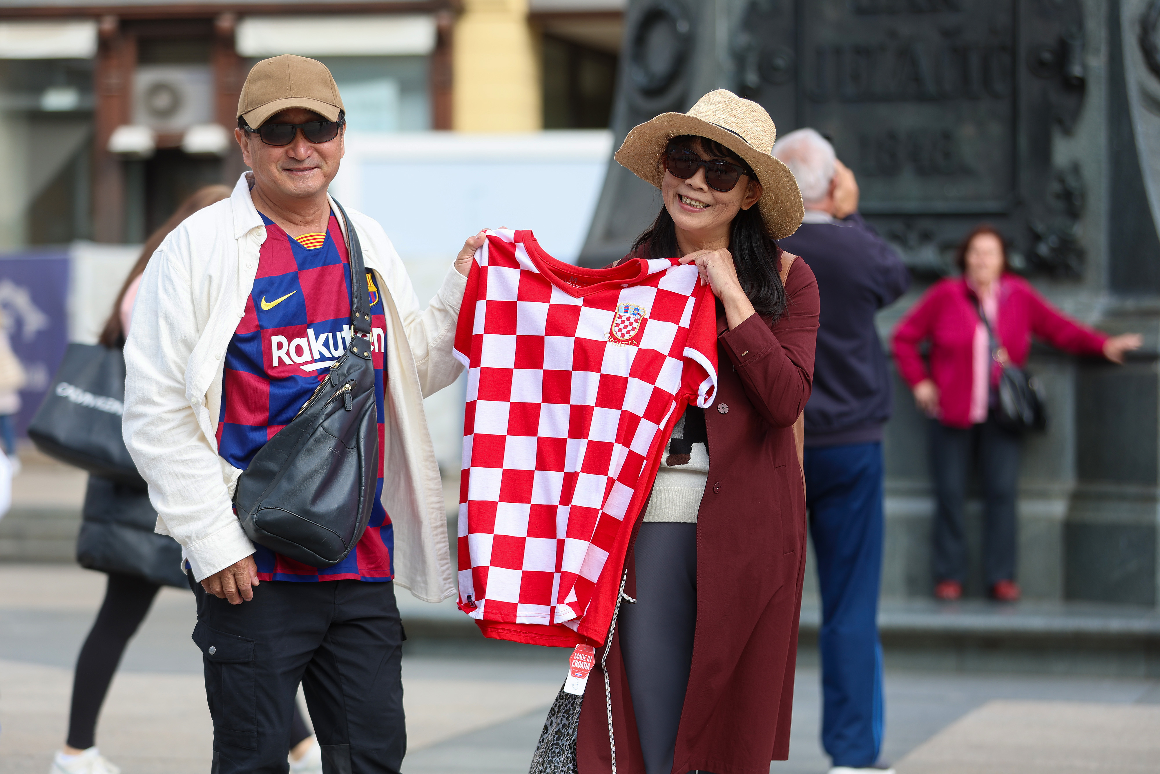 07.10.2025., Zagreb - Gradska svakodnevica u sredistu grada. Na danasnji ugodan i suncani dan mnogi su se odlucili na setnju. Photo: Sanjin Strukic/PIXSELL