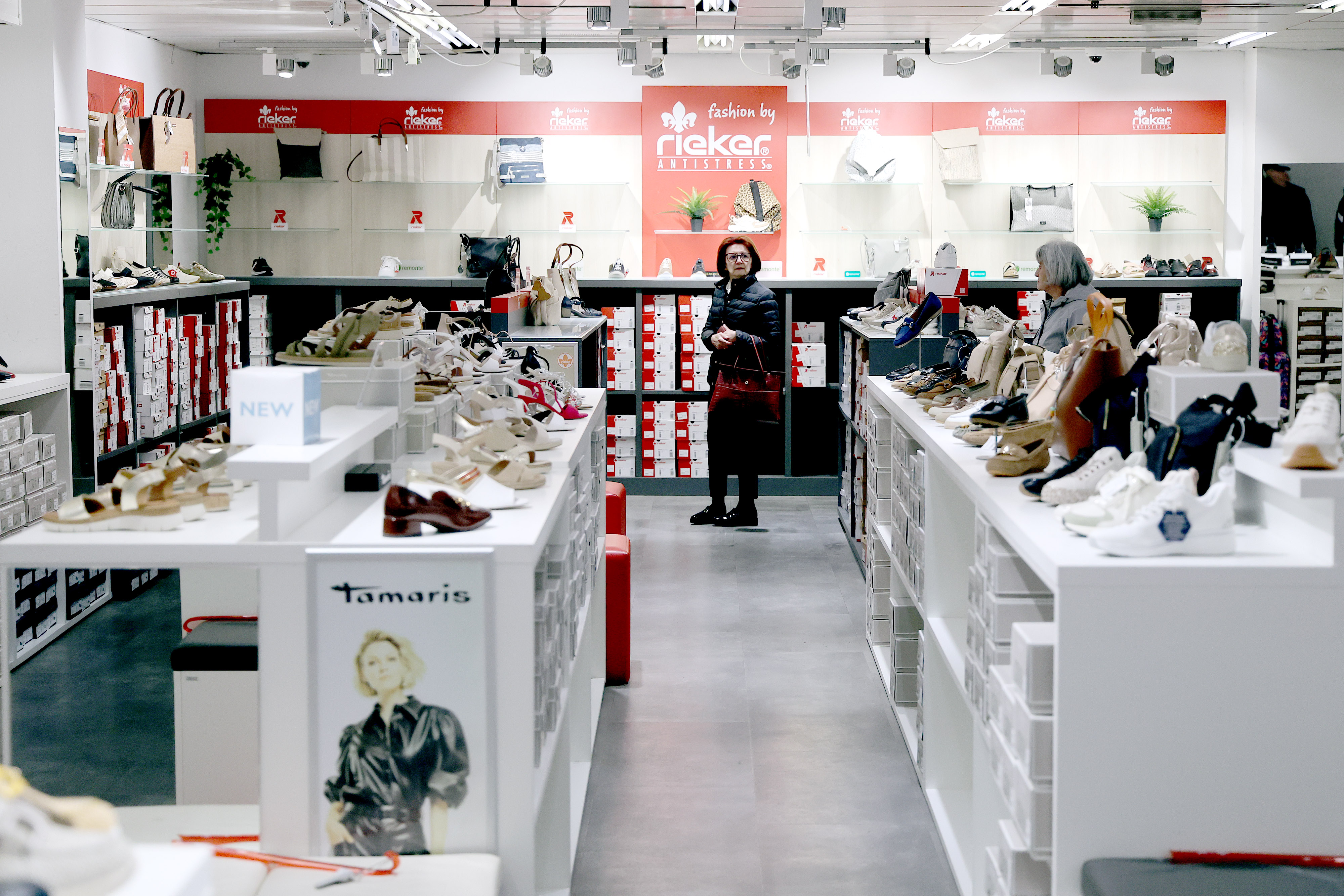 12.03.2026., Zagreb - Mjesec dana nakon sto je robna kuca Nama u Ilici  zatvorila svoja vrata, jutros je otvorena prodavaonica u Radiceoj 1. Na bitno manjem prostoru nudi se zenska konfekcija, obuca i kozna galanterija. Photo: Patrik Macek/PIXSELL