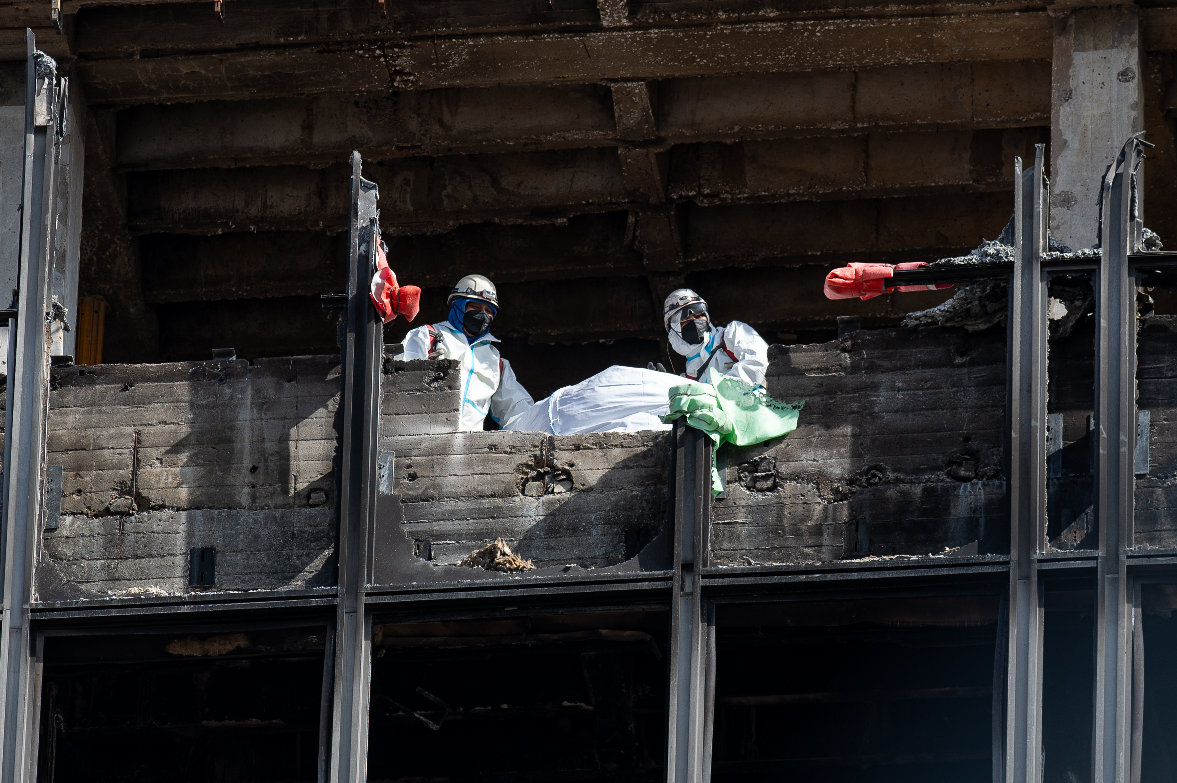 14.03.2026., Zagreb - Radnici uklanjaju azbest sa 16. kata nebodera Vjesnik zbog cega je obustavljo rusenje. Photo: Luka Antunac/PIXSELL