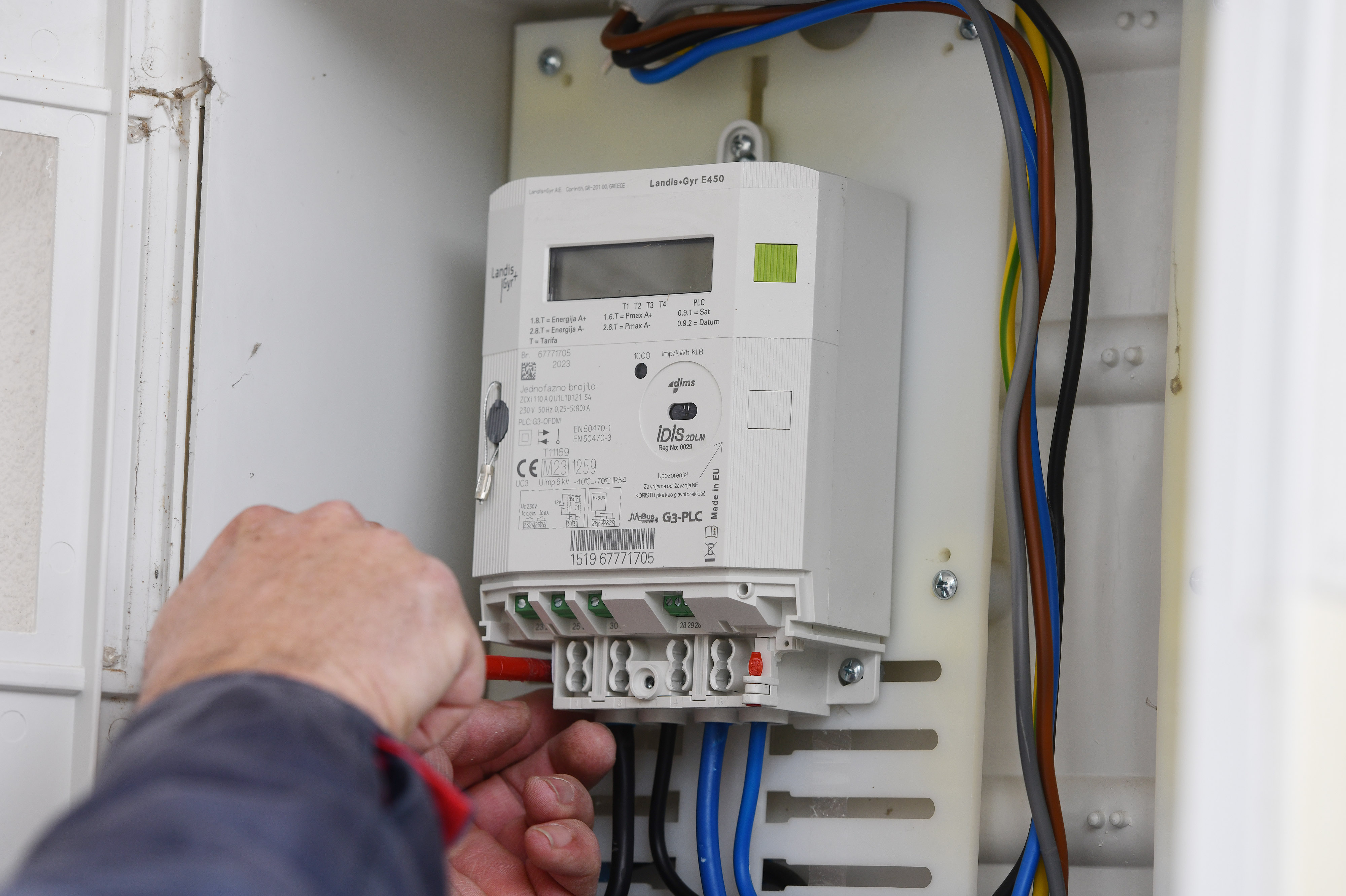 10.02.2024., Sibenik - Promjena brojila za struju. Photo: Hrvoje Jelavic/PIXSELL