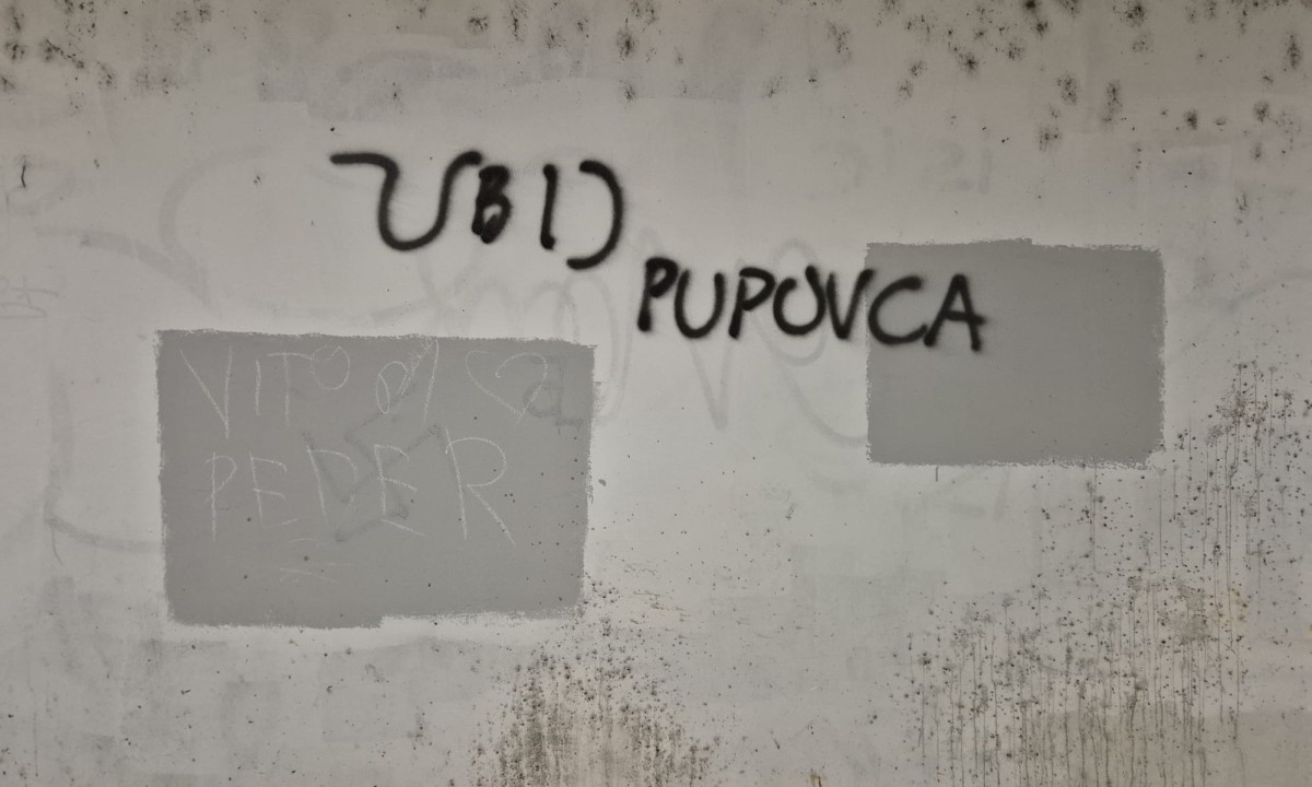 Grafit s porukom "Ubij Pupovca" u Zagrebu