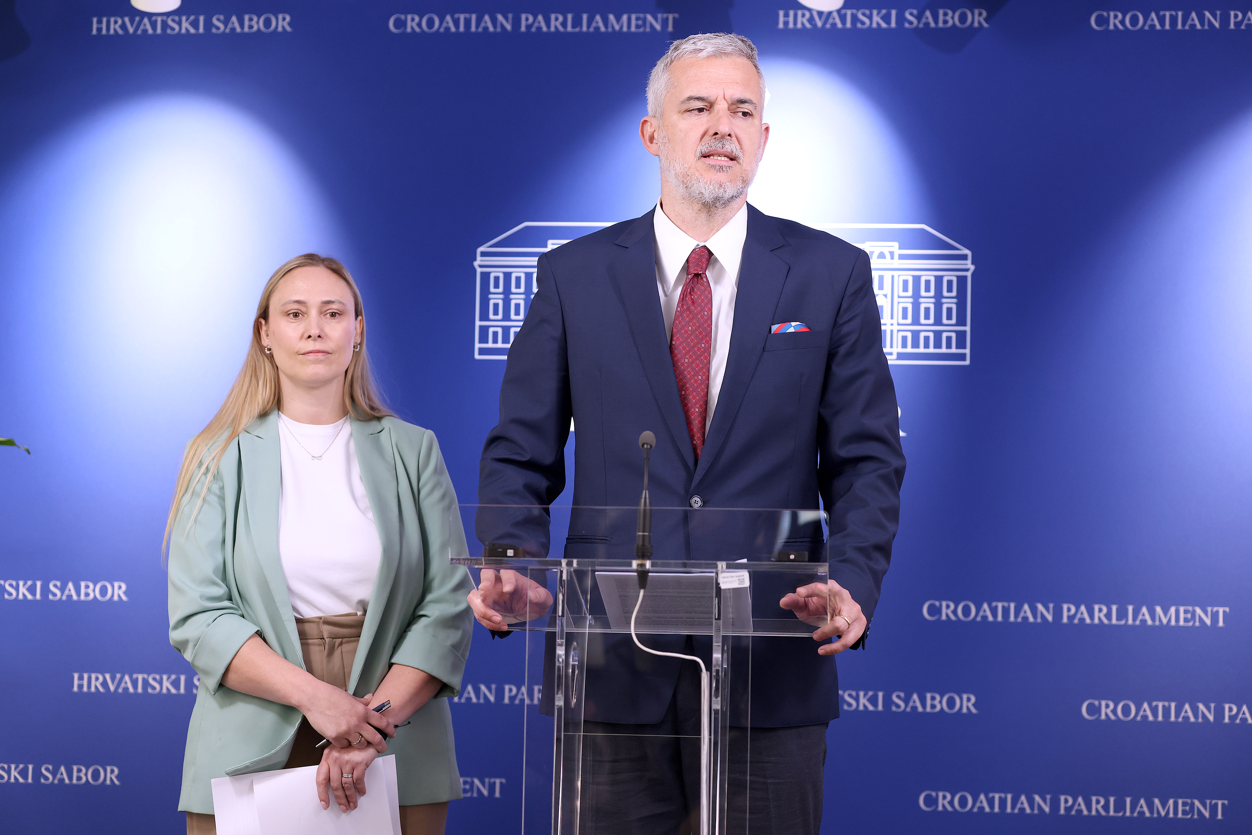 Na konferenciji za medije odrzanoj u Saboru o temi "Mjere stranke Drito za prevladavanje aktualne energetske krize" govori su Nino Raspudic i Milka Rimac Bilusic. Photo: Patrik Macek/PIXSELL