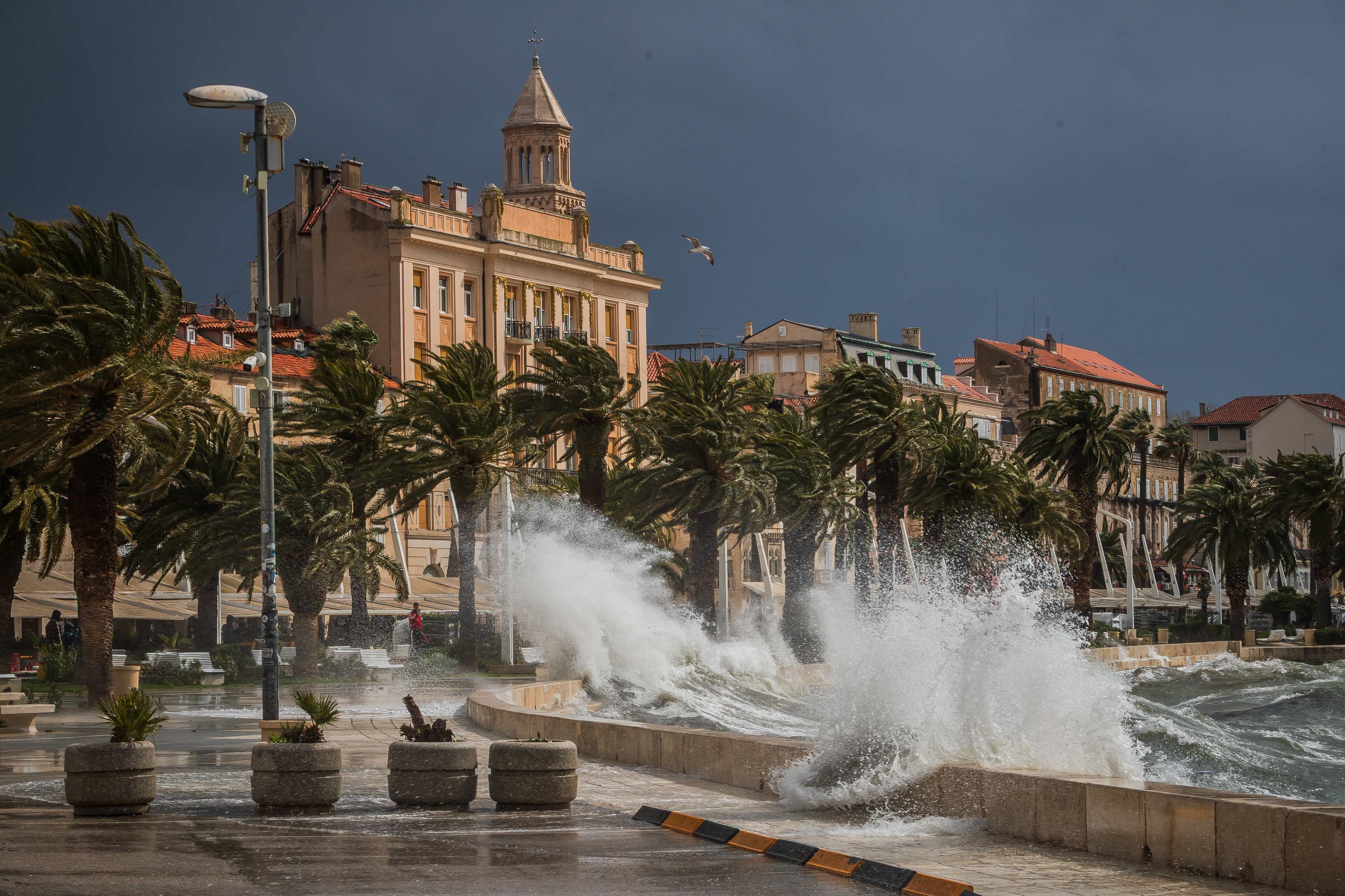 26.03.2026., Split - Orkansko jugo potopilo je rivu te stvaralo probleme u pomorskom prijevozu. Photo: Zvonimir Barisin/PIXSELL
