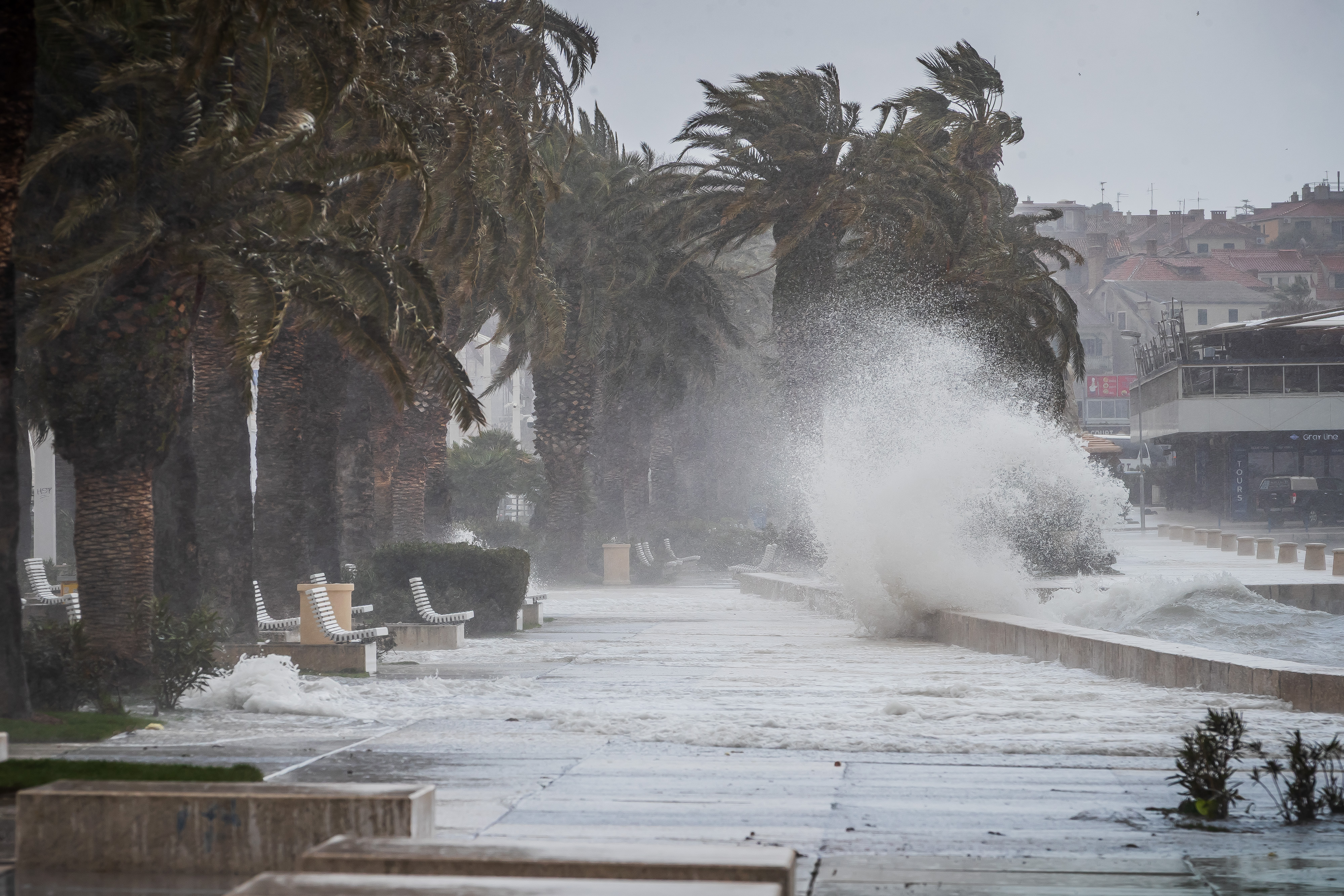 26.03.2026., Split - Orkansko jugo potopilo je rivu te stvaralo probleme u pomorskom prijevozu. Photo: Zvonimir Barisin/PIXSELL