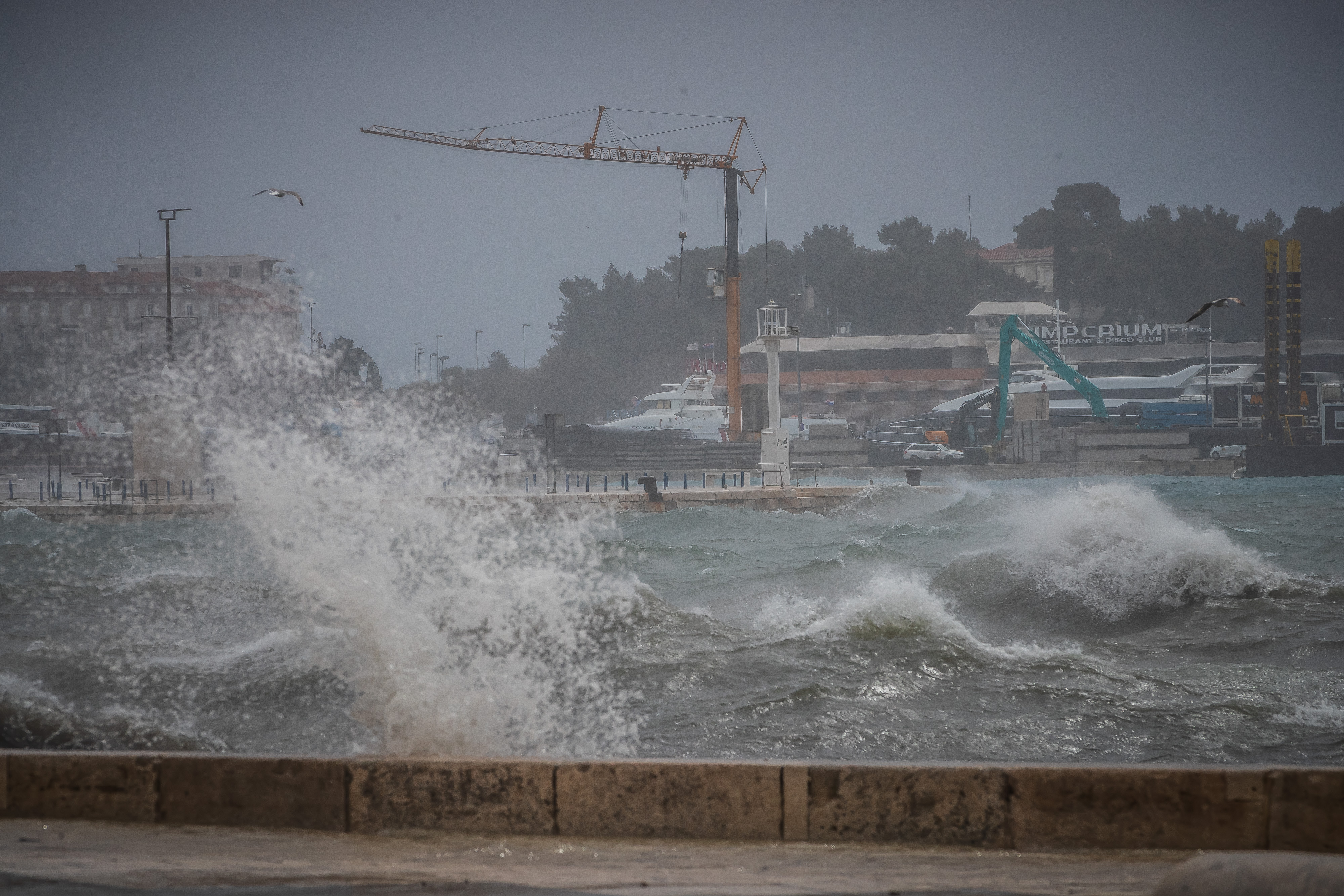 26.03.2026., Split - Orkansko jugo potopilo je rivu te stvaralo probleme u pomorskom prijevozu. Photo: Zvonimir Barisin/PIXSELL