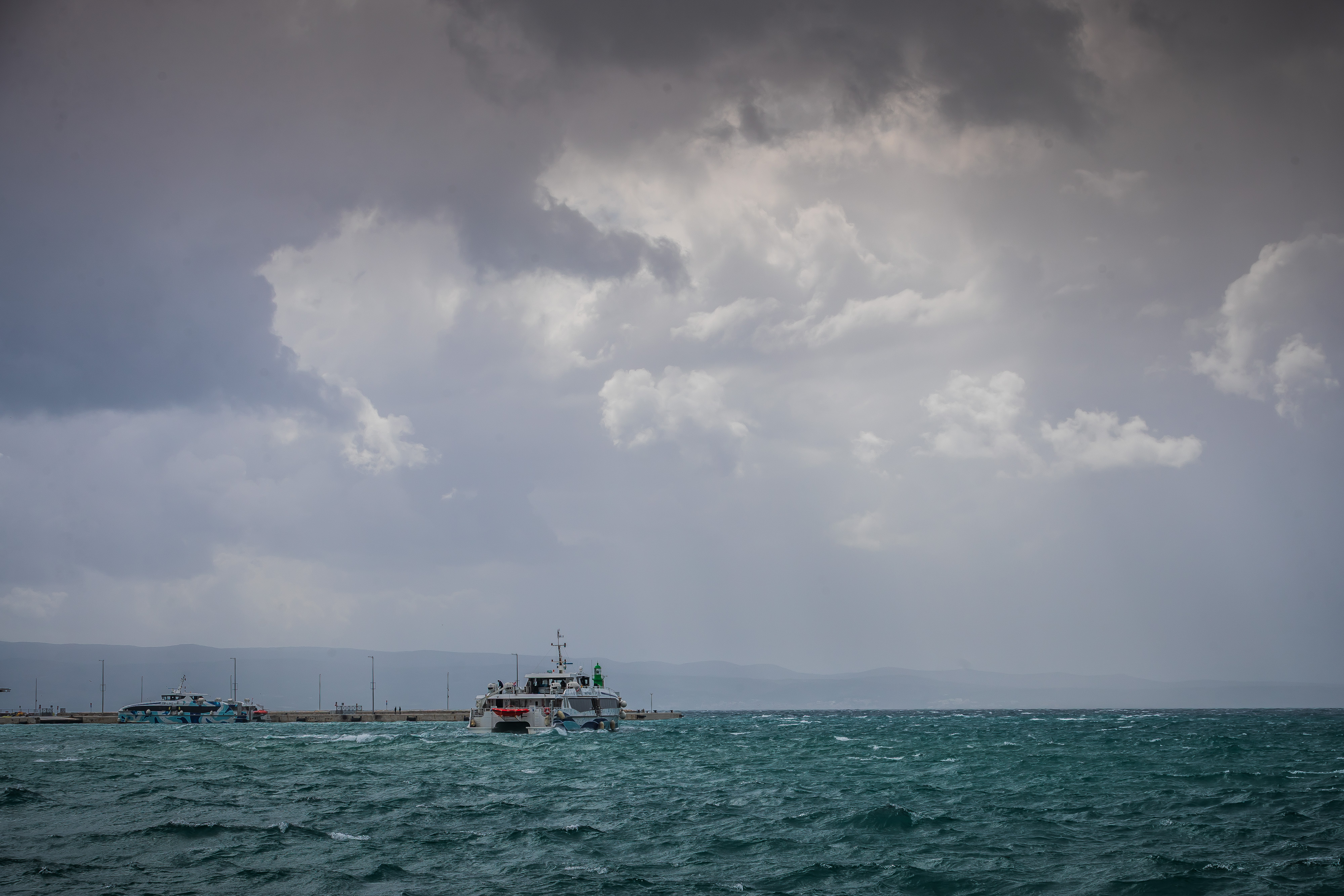 26.03.2026., Split - Orkansko jugo potopilo je rivu te stvaralo probleme u pomorskom prijevozu. Photo: Zvonimir Barisin/PIXSELL