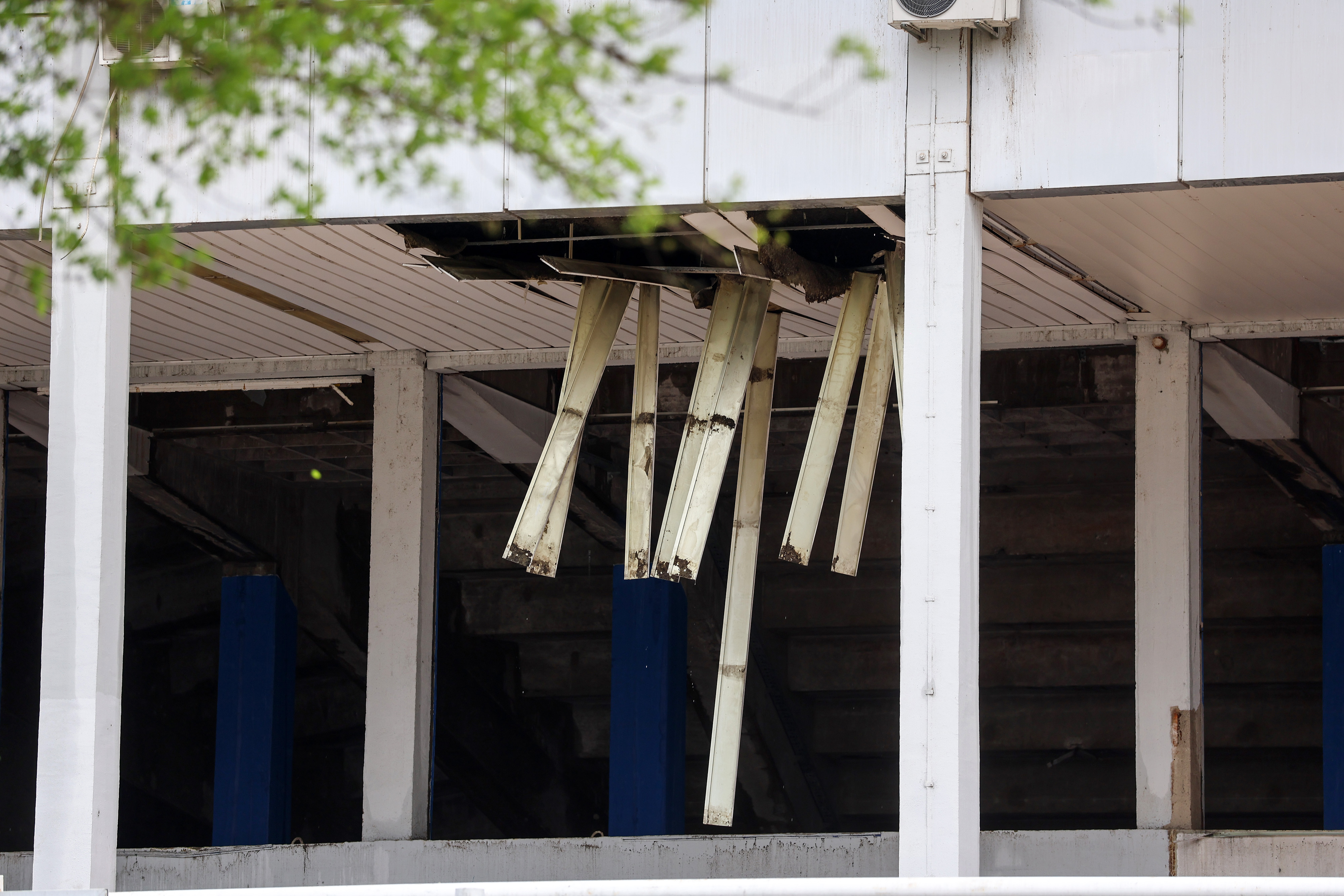 27.03.2026., Zagreb - Snazno nevrijeme koje je zahvatilo Zagreb nanijelo stetu na Domu sportova koji se obnavlja. Photo: Sanjin Strukic/PIXSELL