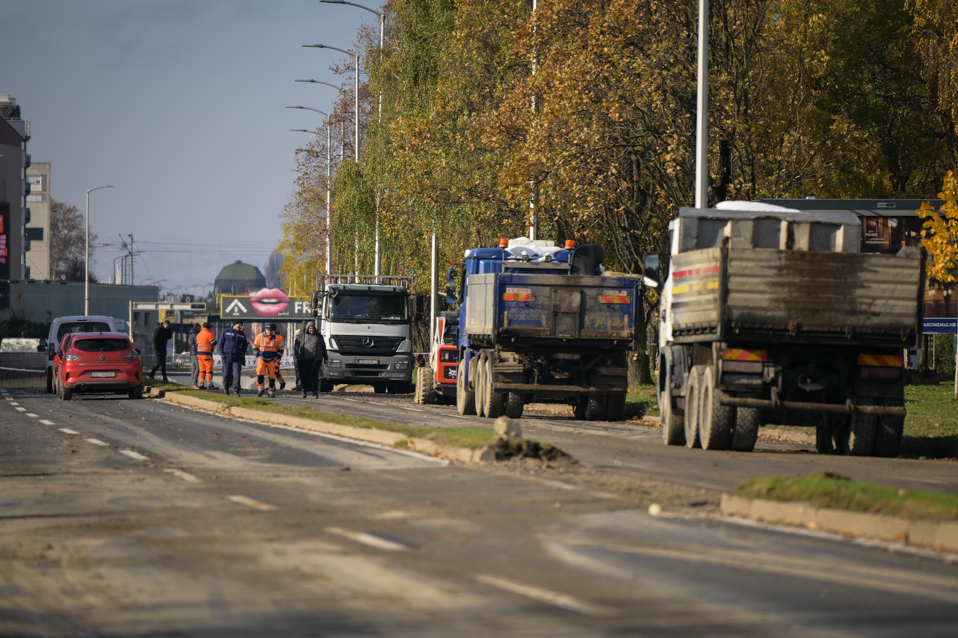 23.11.2025., Zagreb - Radovi na prosirenju ceste zbog pozara Vjesnika. Photo: Neva Zganec/PIXSELL