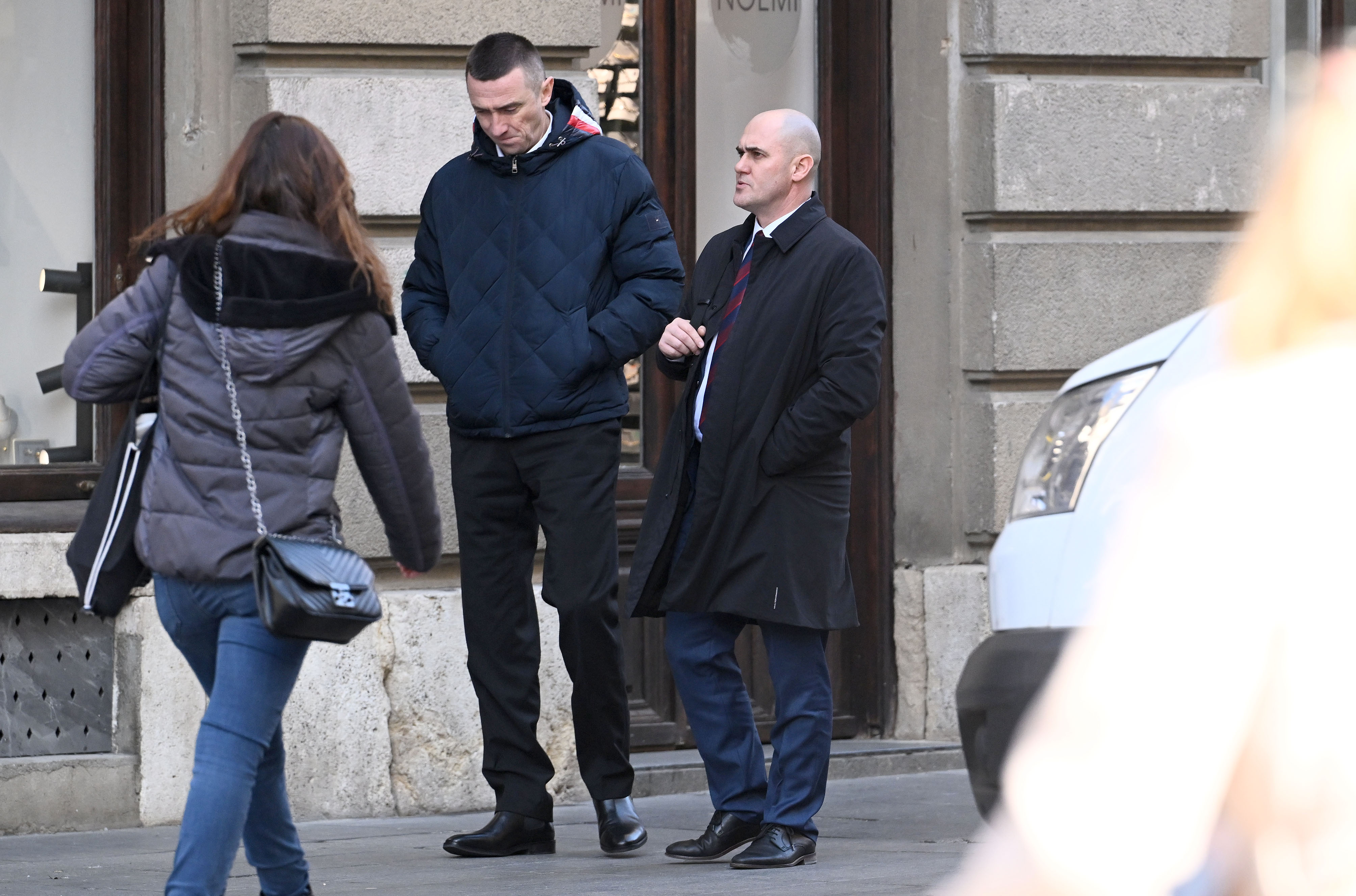 18.02.2026., Zagreb - Dok brojne novinarske ekipe cekaju Josipa Dabru u Saboru, on je iskoristio lijep suncan dan da s predjednikom svoje stranke Ivanom Penavom prosece centrom grada