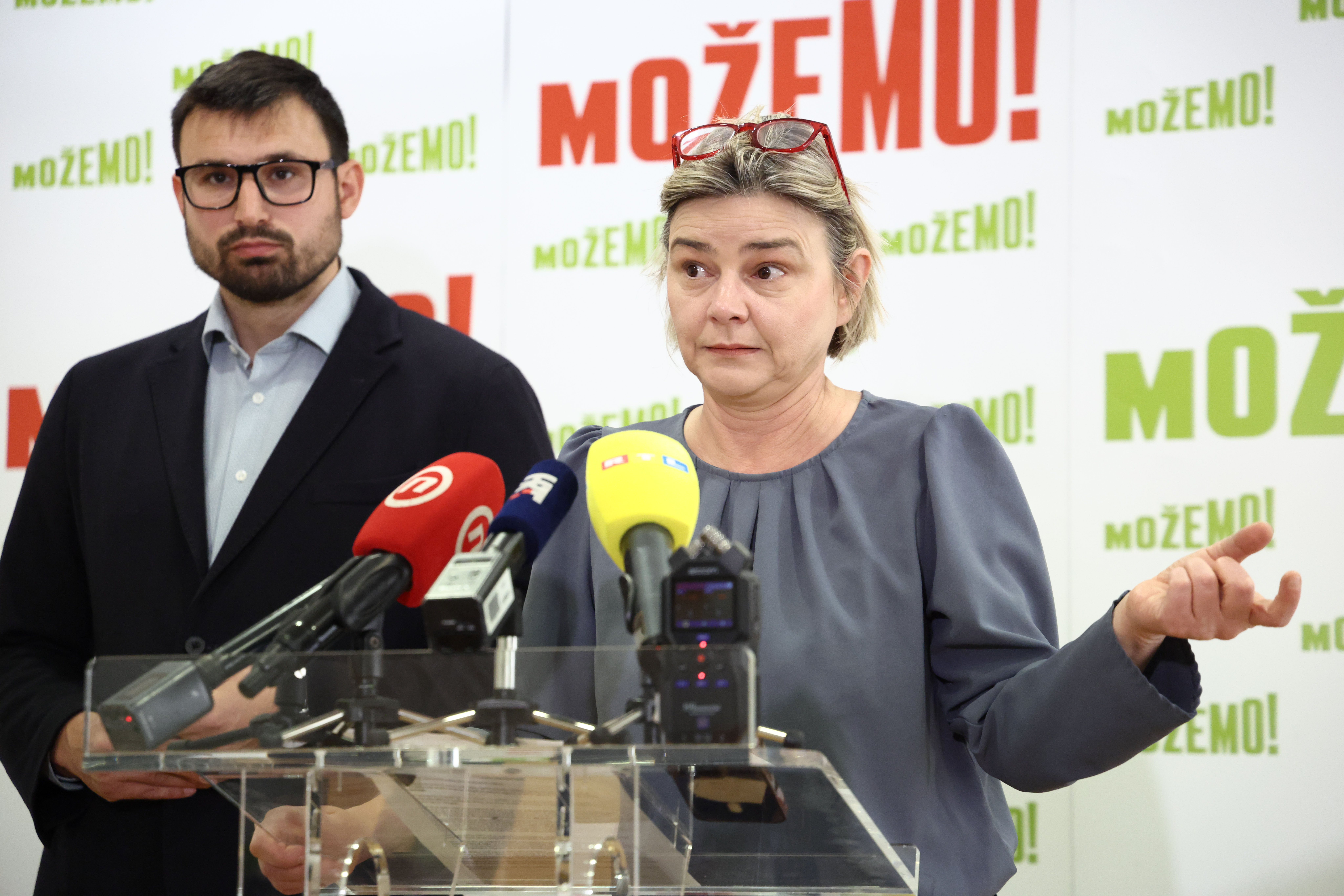 Konferencija za medije stranke Mozemo!, povodom predstavljanja Zahtjeva za ocjenom ustavnosti Zakona o obrani vezano uz temeljno vojno osposobljavanje. Marin Zivkovic i Sandra Bencic. Photo: Josip Mikacic/PIXSELL