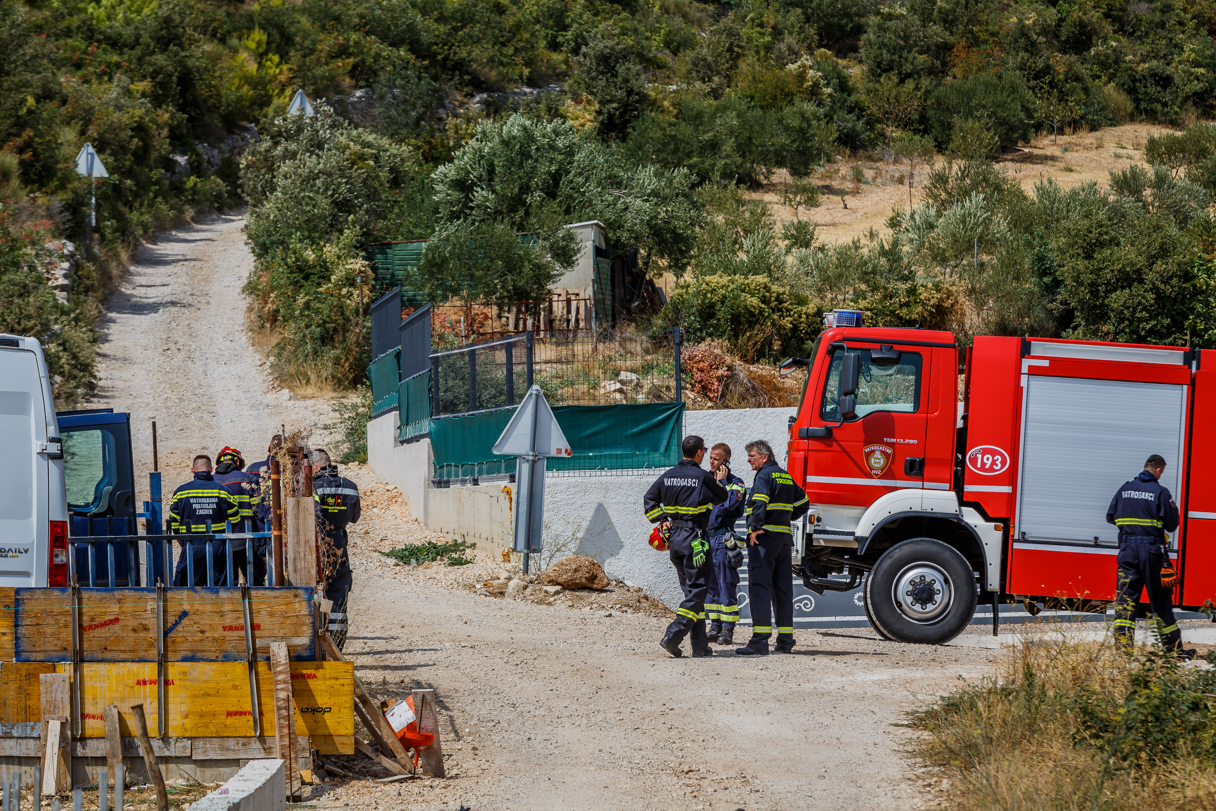 Pozar na brdu Trecanica.Nakon prolaska Vlaka, na nekoliko mjesta planuo je pozar koji se brzo prosirio te su aktivirana 4 kanadera te 90 vatrogasaca.  Photo: Zvonimir Barisin/PIXSELL