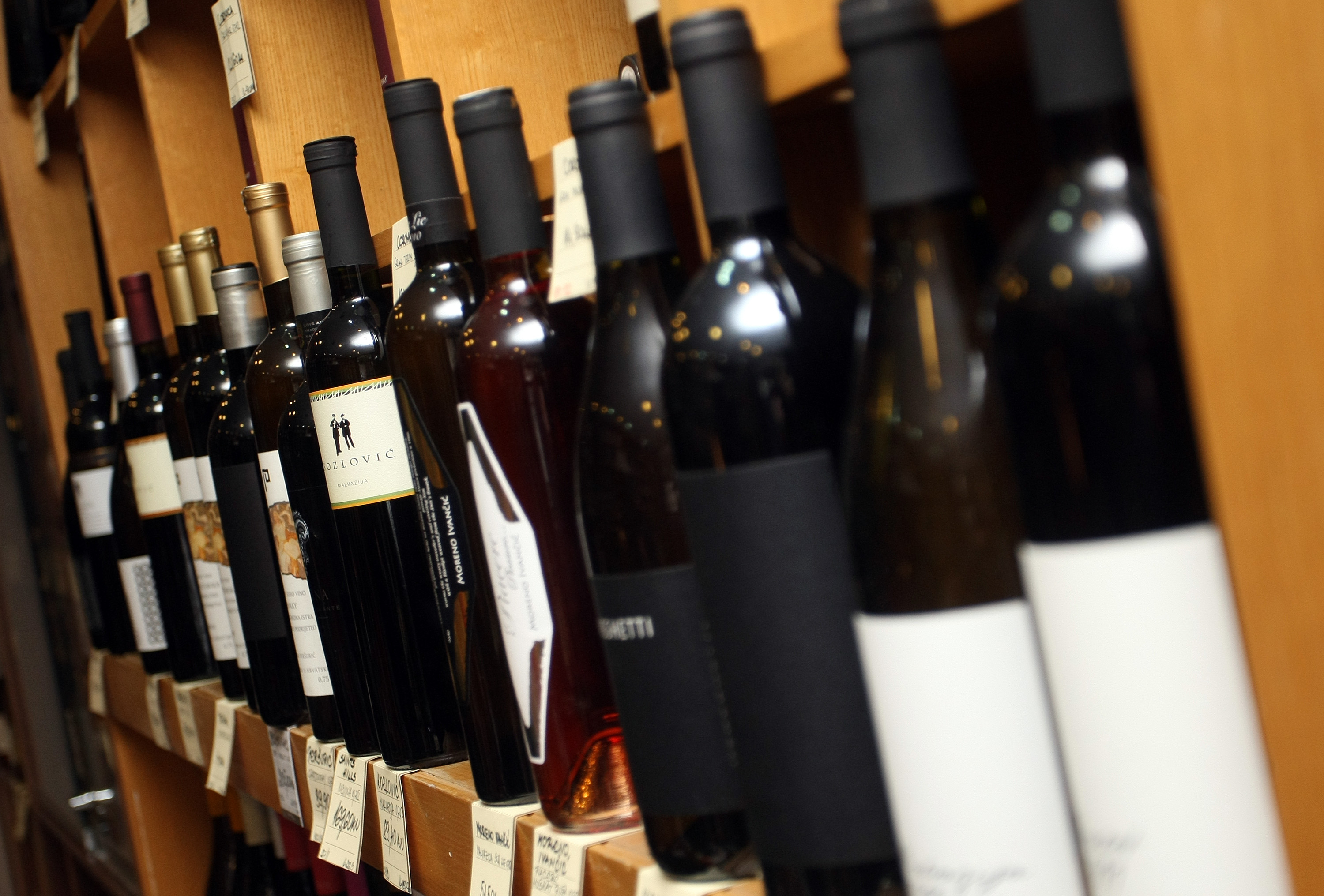 U bocarskom domu otvorena je vinoteka Vivatina.rPhoto: Borna Filic/PIXSELL