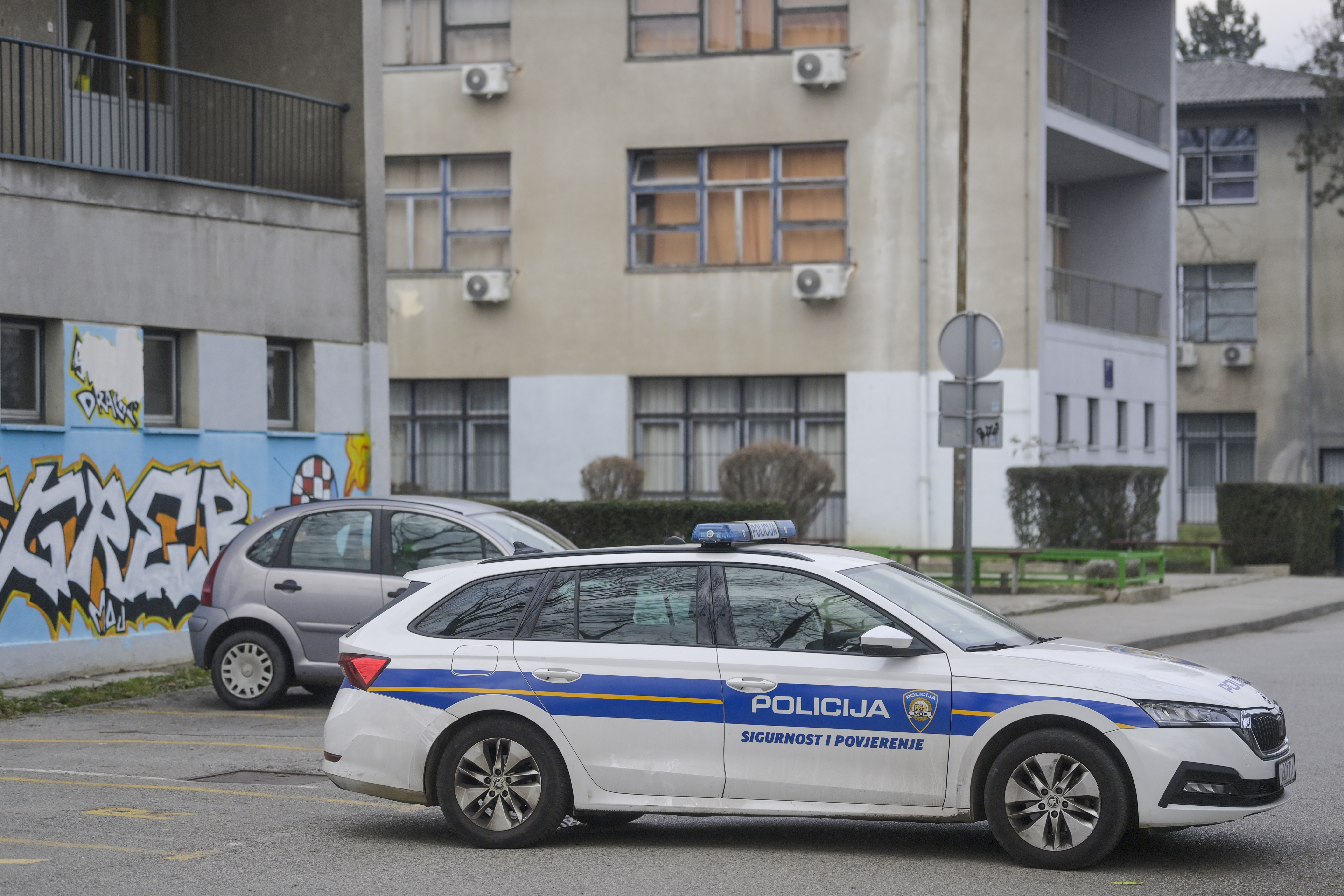 06.02.2025., Zagreb - Policija ispred Elektrotehnicke skola i Strojarsko tehnicke skola Frana Bosnjakovica u Konaovoskoj ulici. Nekoliko zagrebackih skola dobilo je dojave o postavljenim eksplozivnim napravama. Photo: Igor Soban/PIXSELL