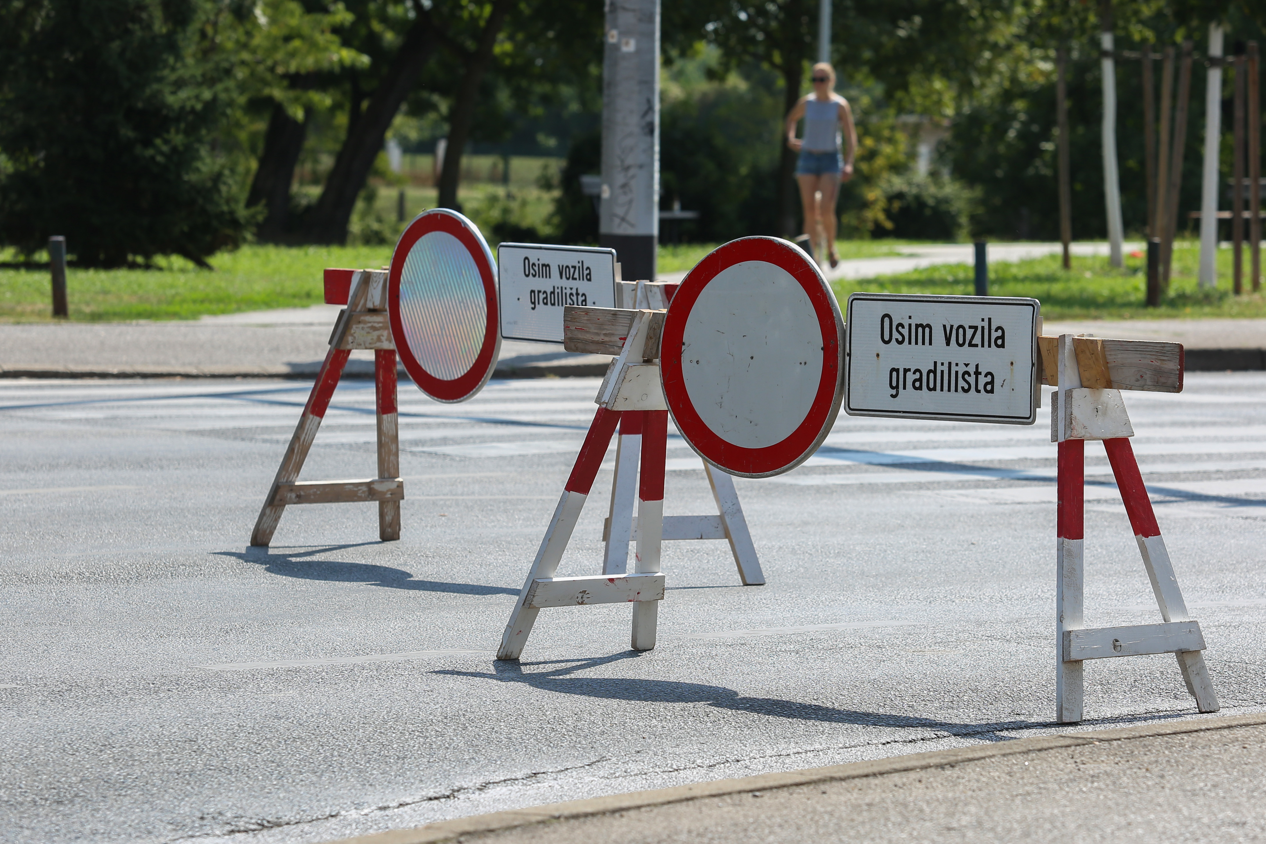 Radovi  za potrebe polaganja elektroenergetskog kabela na krizanju Selske ceste i Krapinske ulice, promet je djelom obustavljen.  Photo: Antonio Jakus/PIXSELL