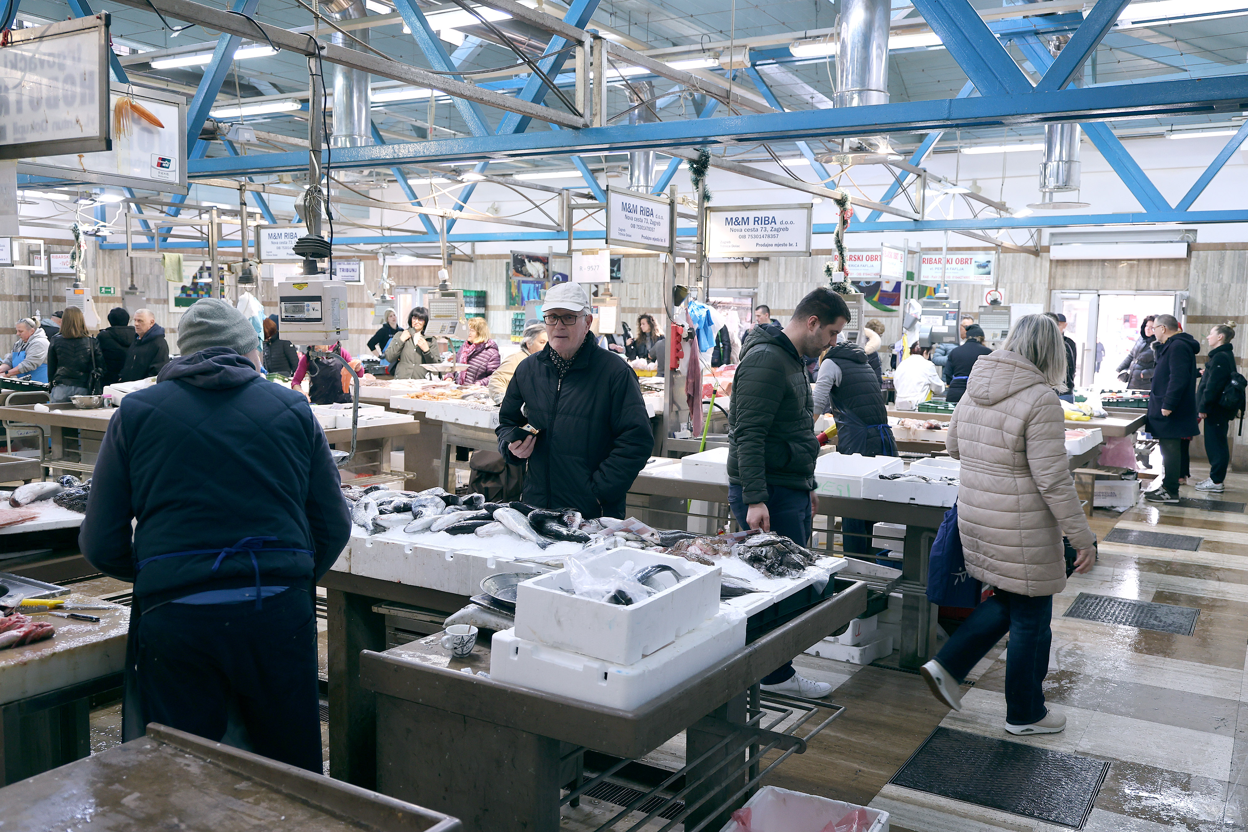 03.04.2026., Zagreb - Ponuda ribarnice na trznici Dolac na Veliki petak. Photo: Patrik Macek/PIXSELL