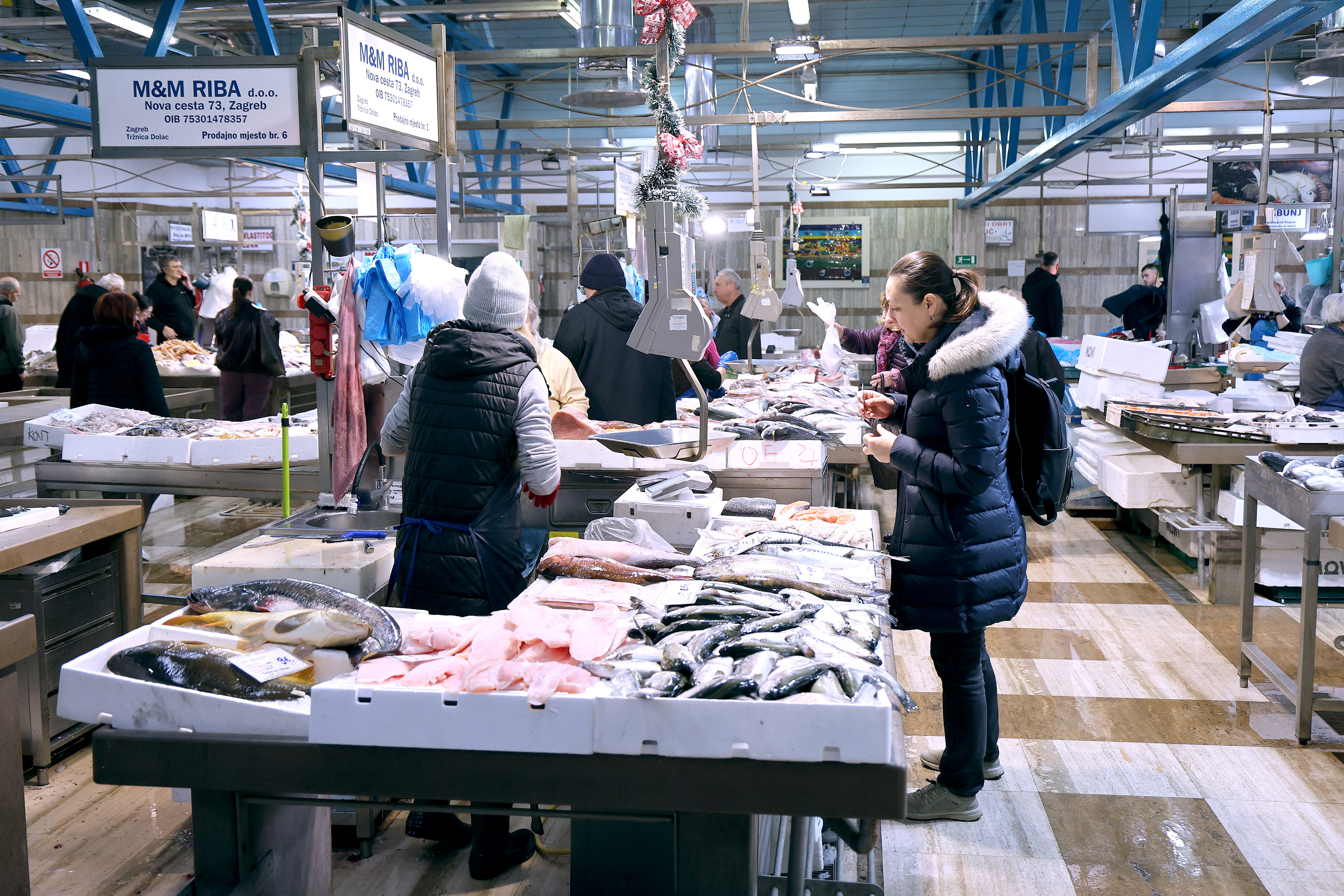 03.04.2026., Zagreb - Ponuda ribarnice na trznici Dolac na Veliki petak. Photo: Patrik Macek/PIXSELL