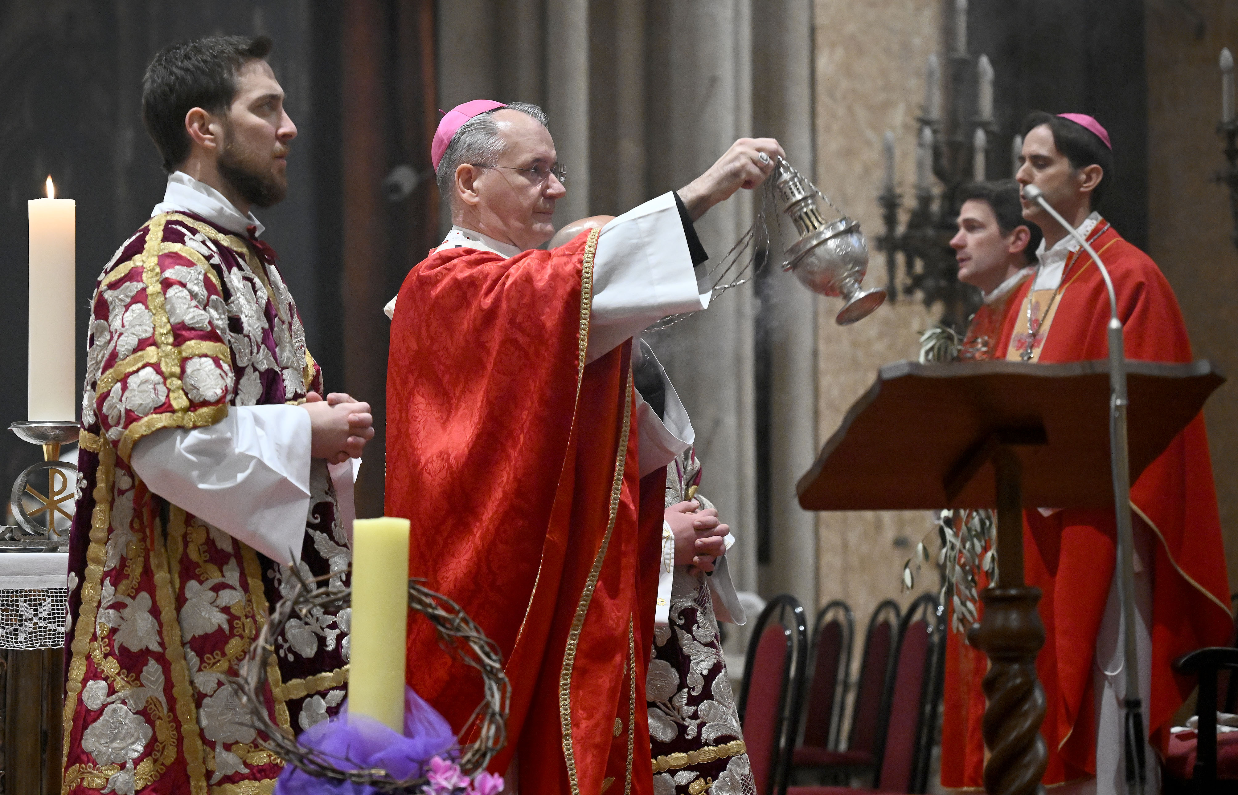 Zagrebacki nadbiskup mons. Drazen Kutlesa predvodio je svecano euharistijsko slavlje Nedjelje Muke Gospodnje - Cvjetnice i blagoslovio maslinove grancice. Photo: Marko Lukunic/PIXSELL