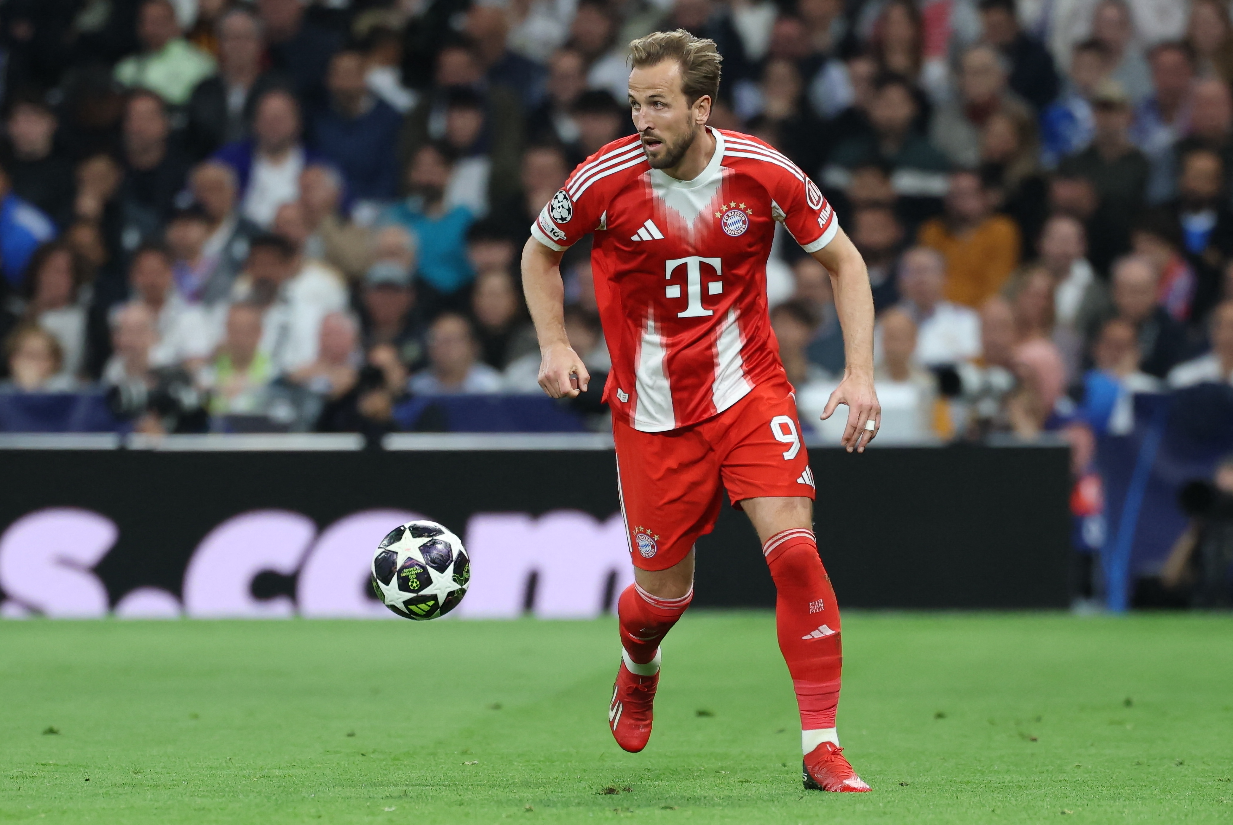 Bayern Munich's English forward #09 Harry Kane controls the ball during the UEFA Champions League quarter final first leg football match between Real Madrid CF and FC Bayern Munich at Santiago Bernabeu Stadium in Madrid