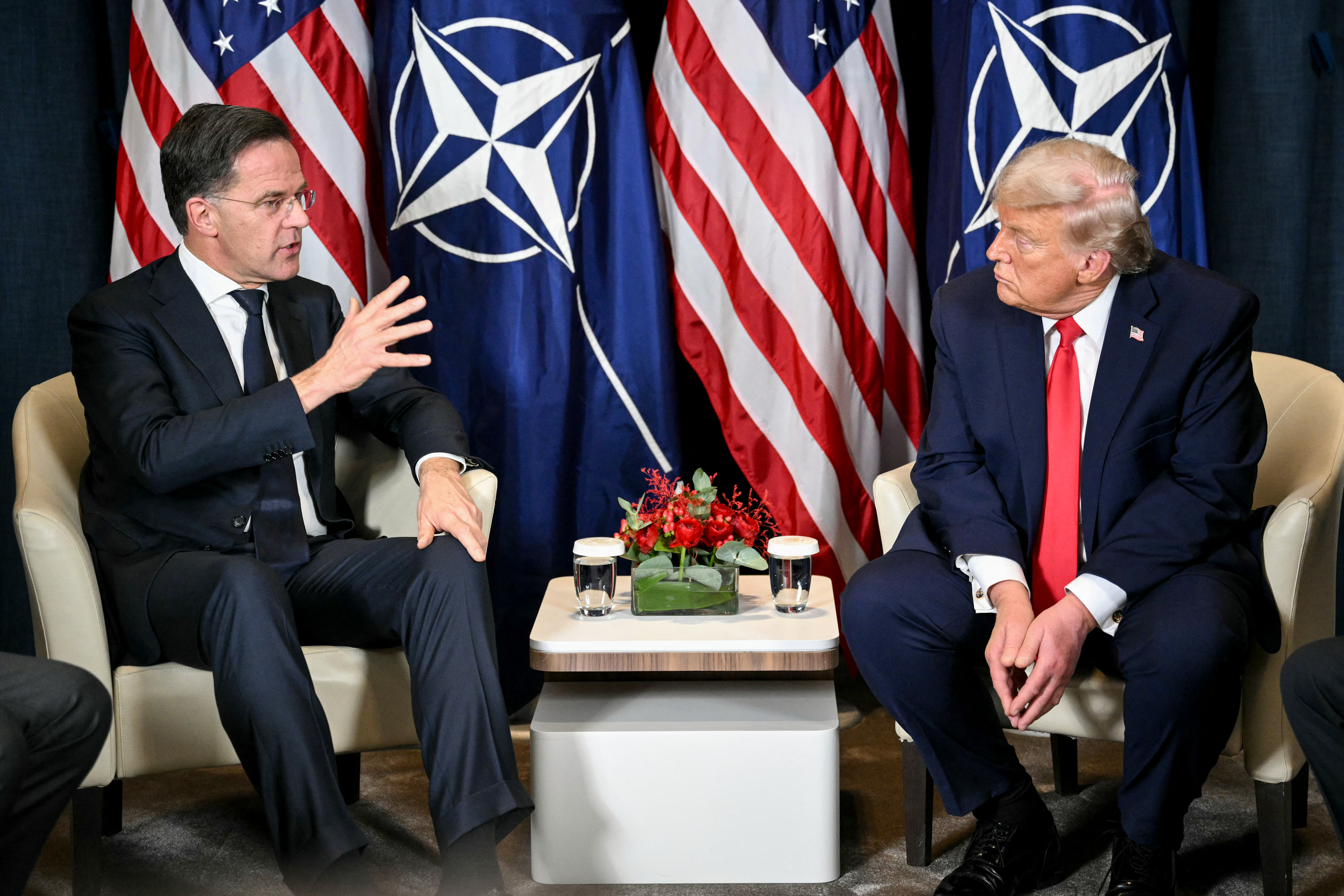 US President Donald Trump (R) speaks with NATO’s Secretary-General Mark Rutte. (Photo by Mandel NGAN / AFP)